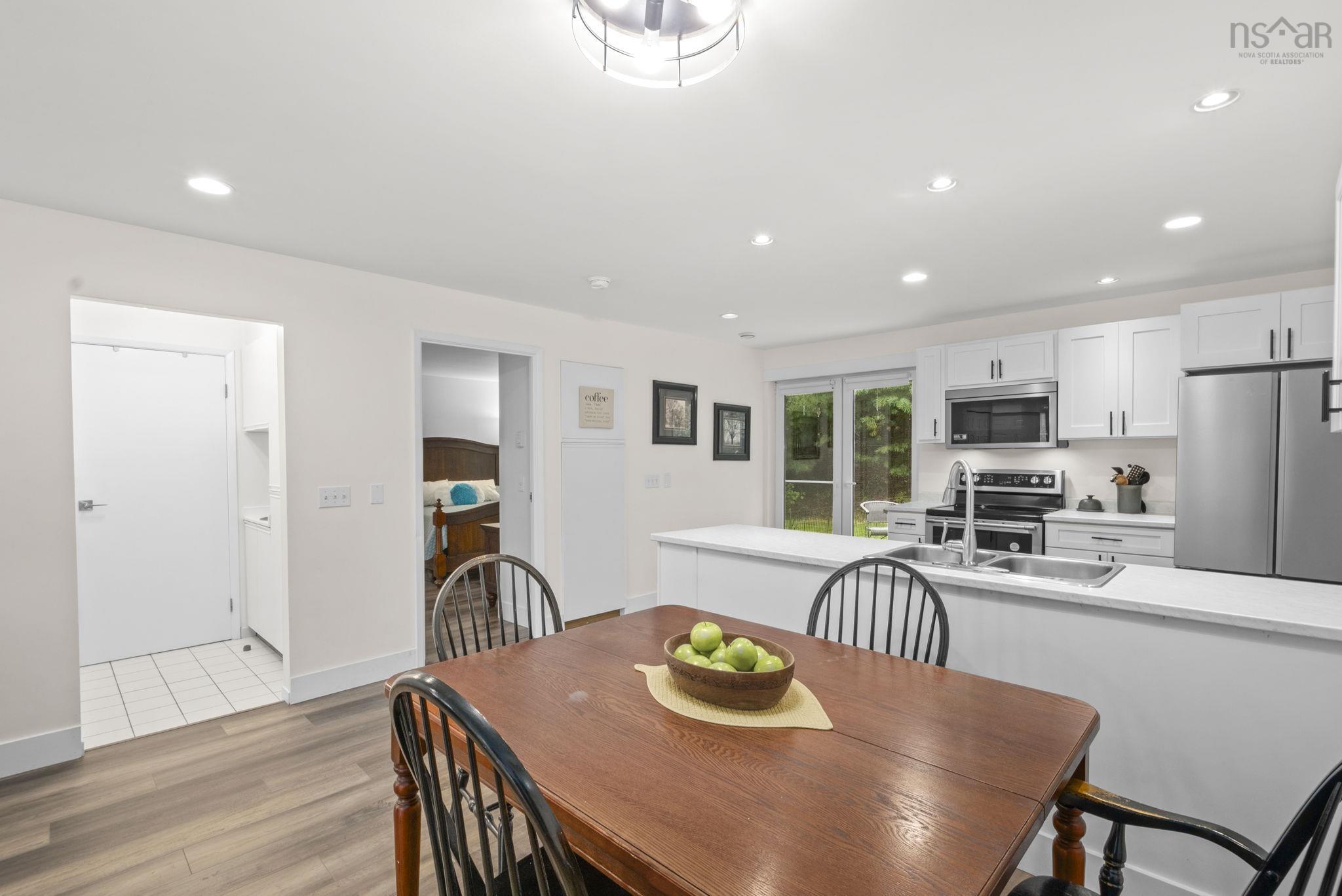 $725,000.00: 31-33 Birch Grove, Upper Tantallon