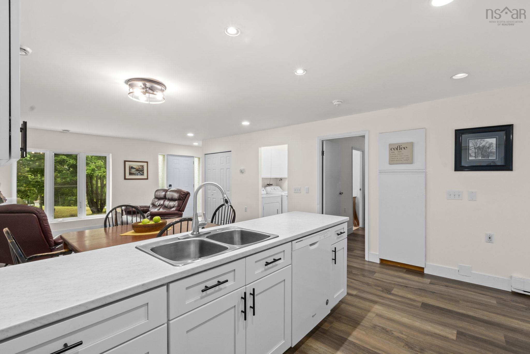 $725,000.00: 31-33 Birch Grove, Upper Tantallon