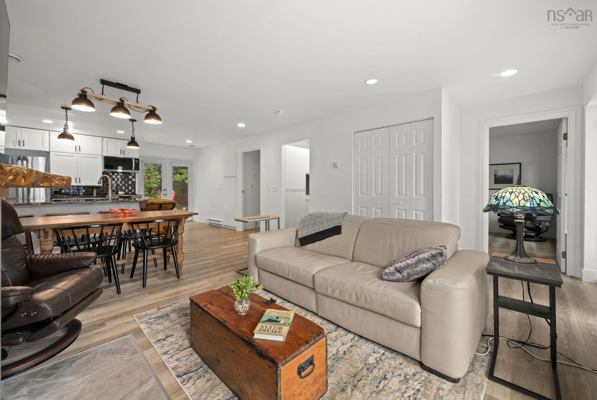 $725,000.00: 31-33 Birch Grove, Upper Tantallon