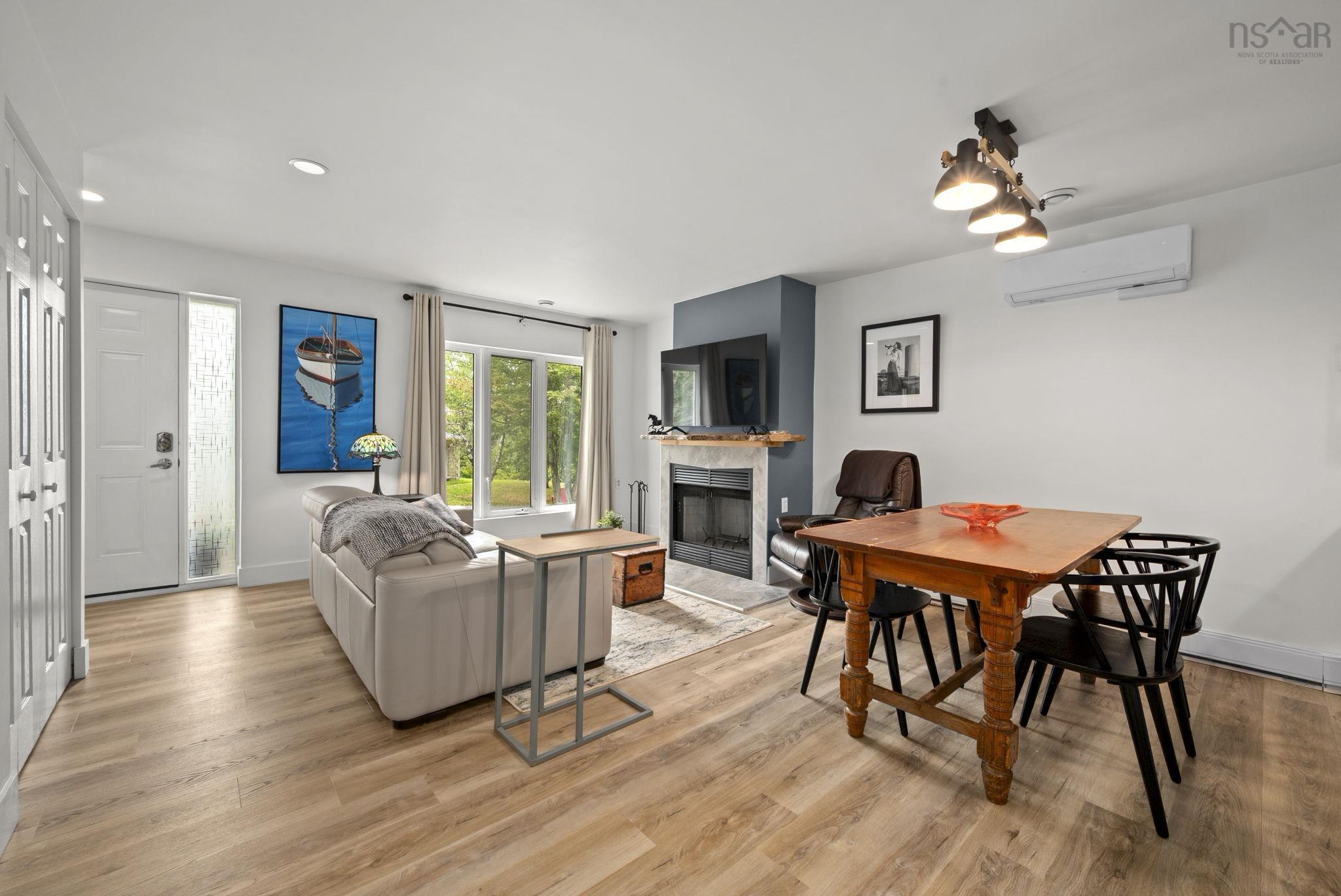 $725,000.00: 31-33 Birch Grove, Upper Tantallon