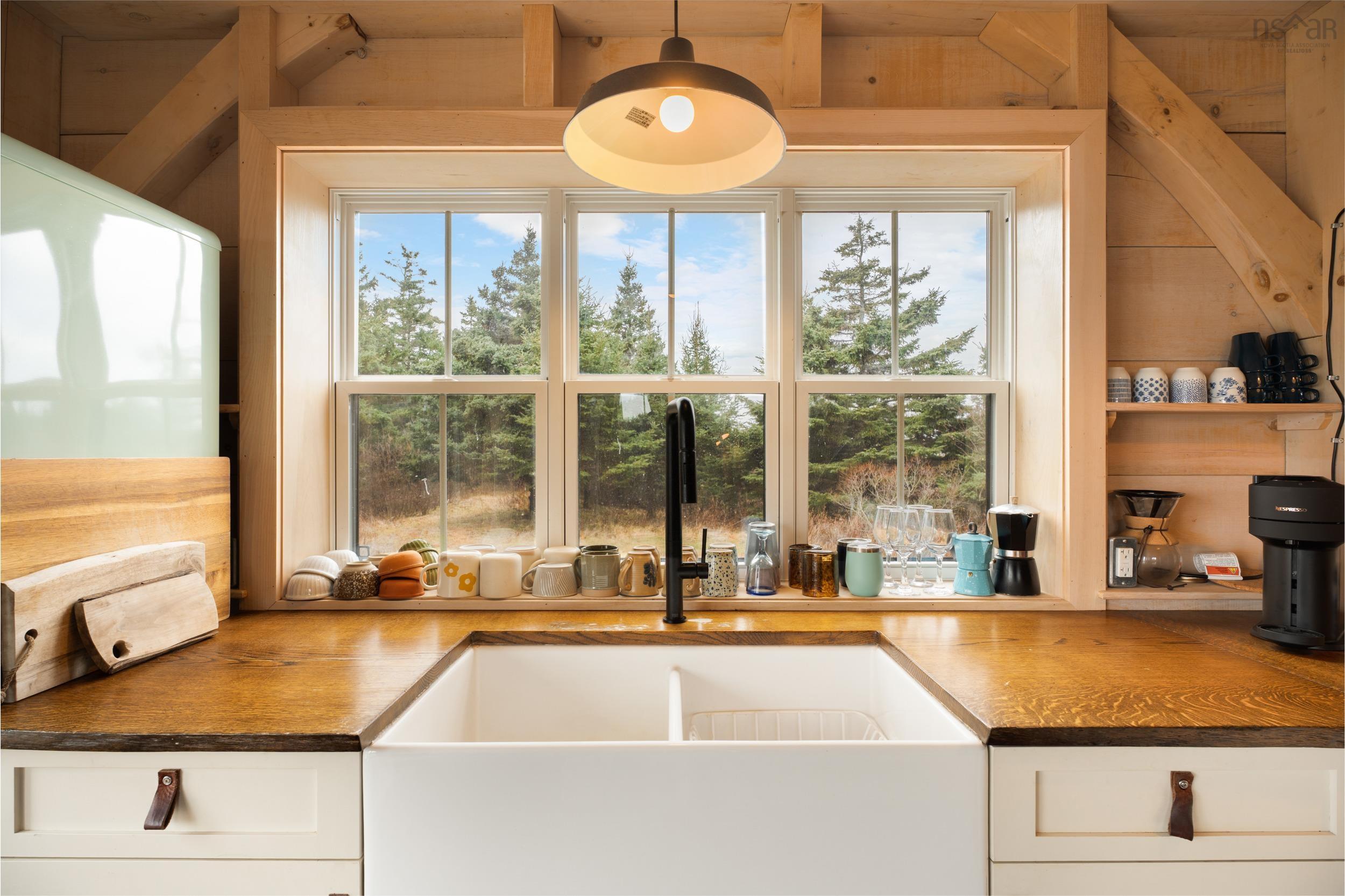 $559,000.00: 77 Sand Beach Road, Western Head