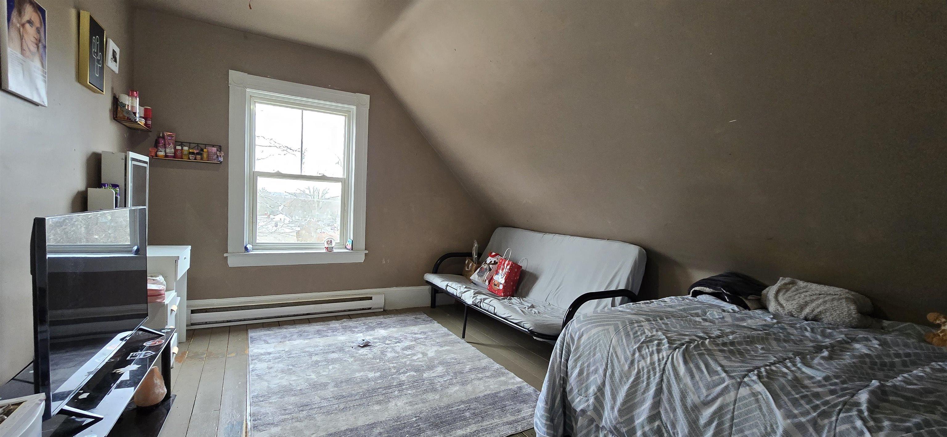 $249,900.00: 1618 King Street, Windsor