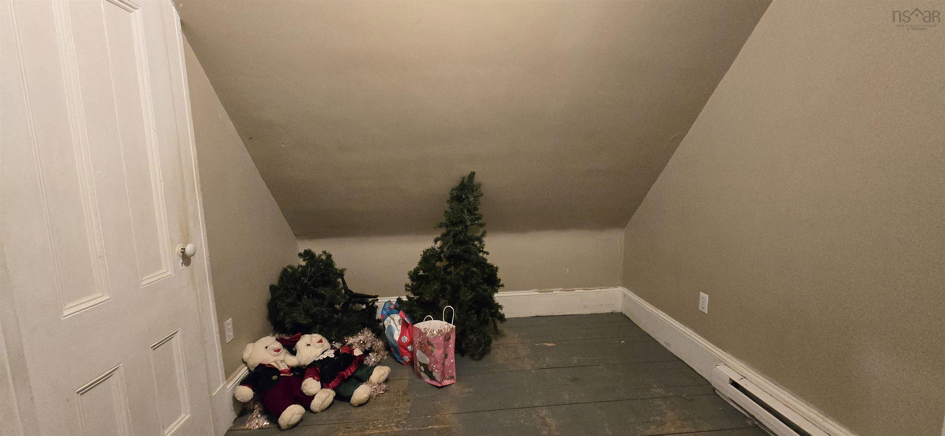 $249,900.00: 1618 King Street, Windsor