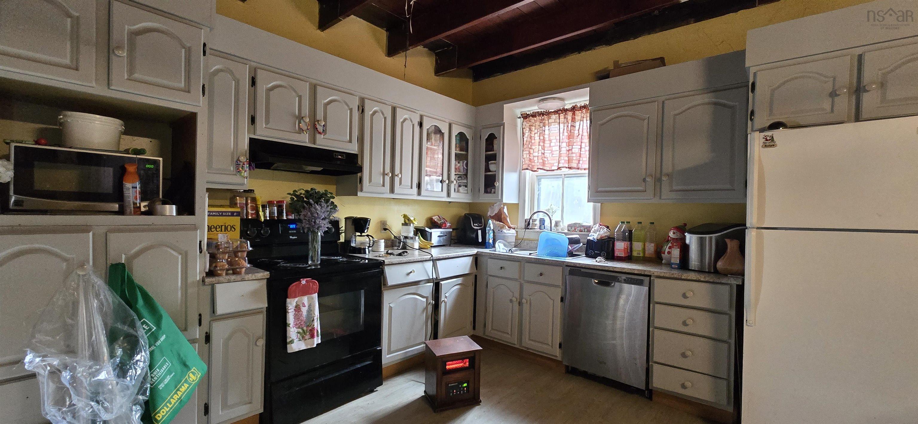 $249,900.00: 1618 King Street, Windsor