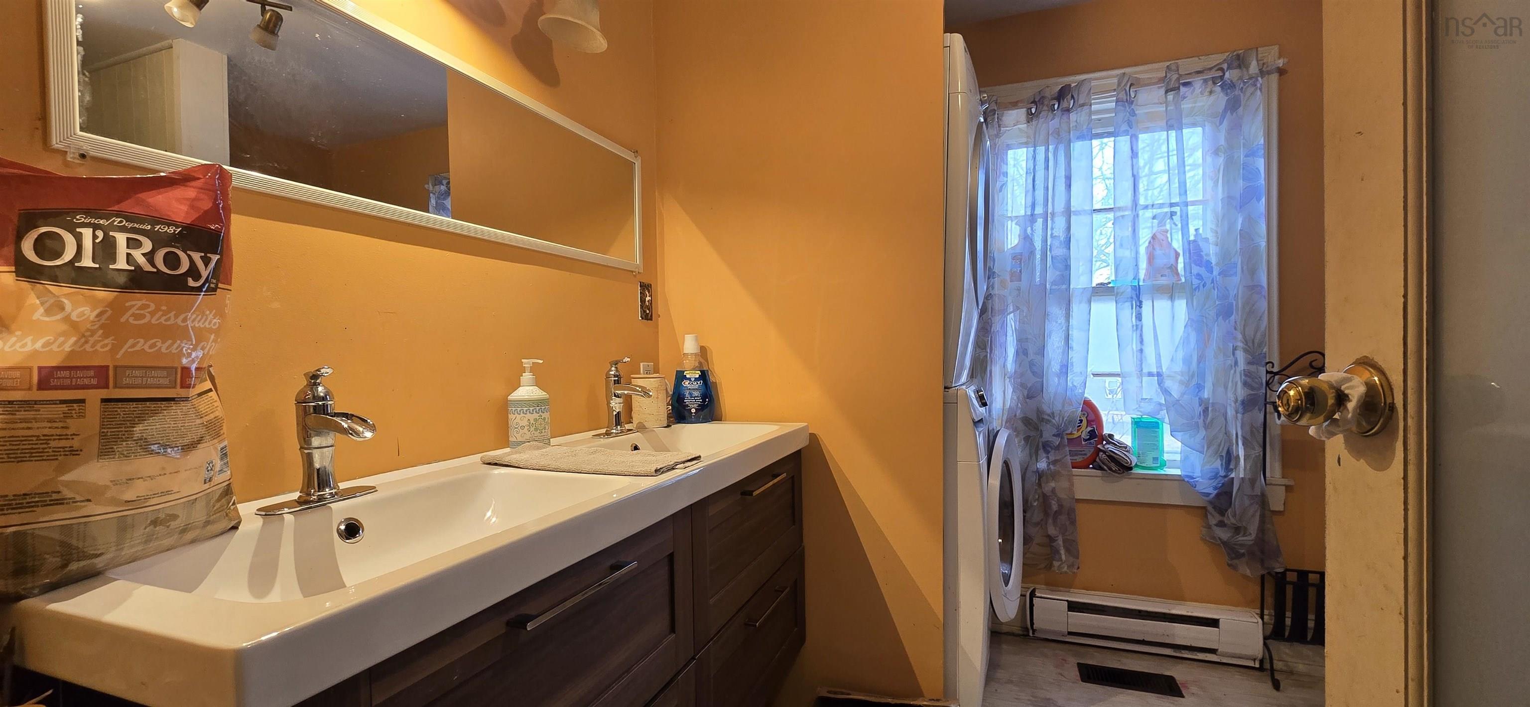 $249,900.00: 1618 King Street, Windsor