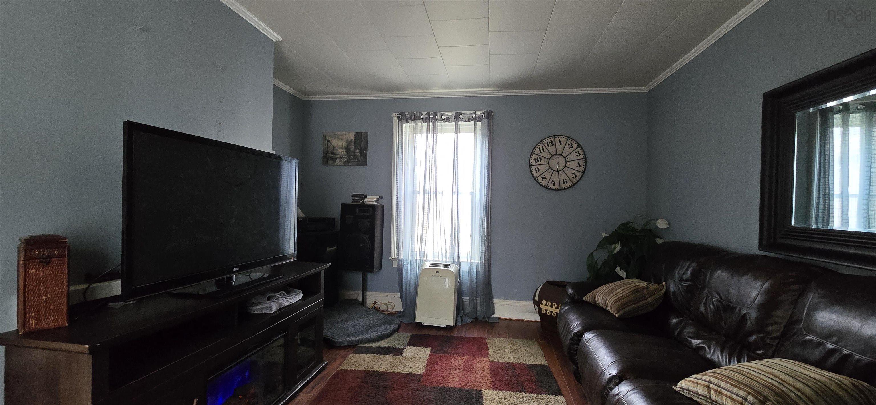 $249,900.00: 1618 King Street, Windsor