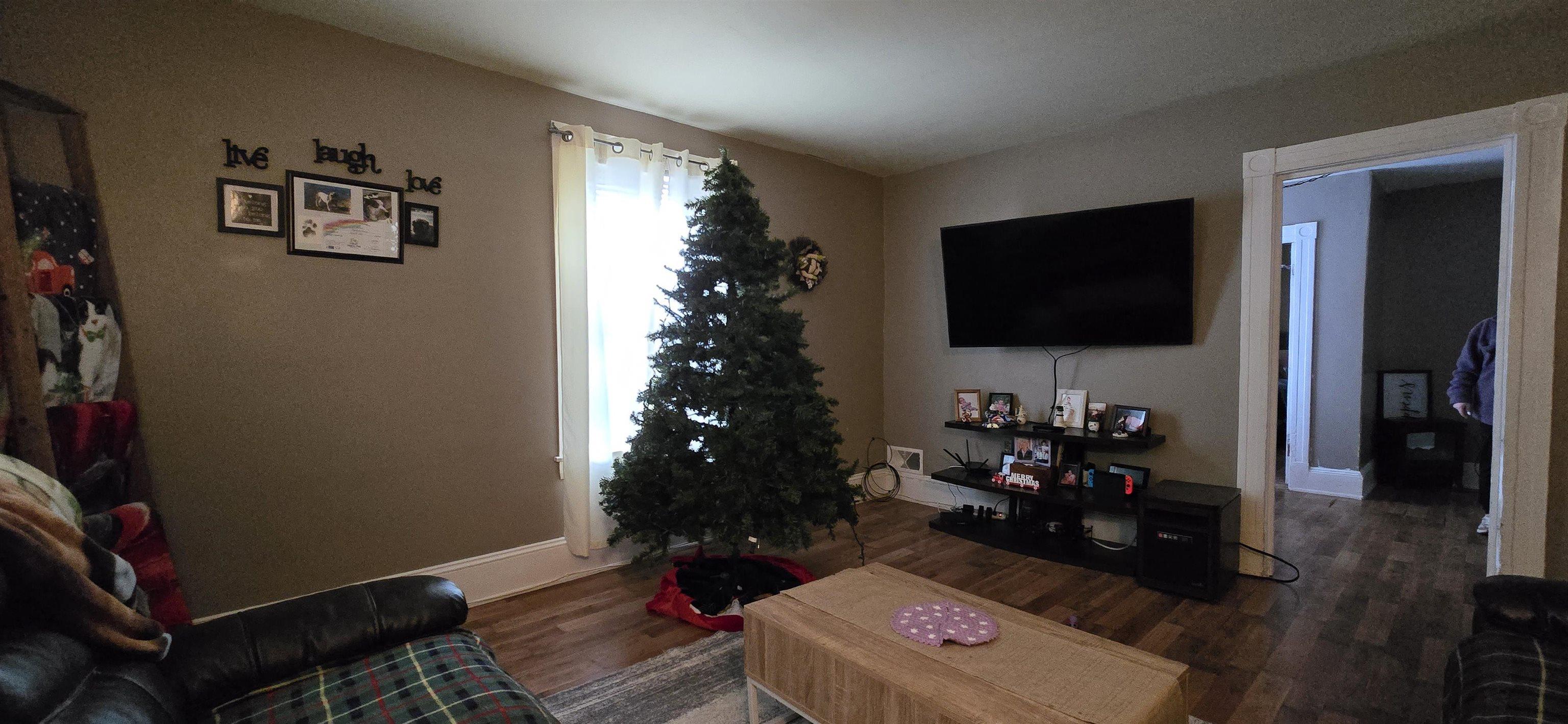 $249,900.00: 1618 King Street, Windsor