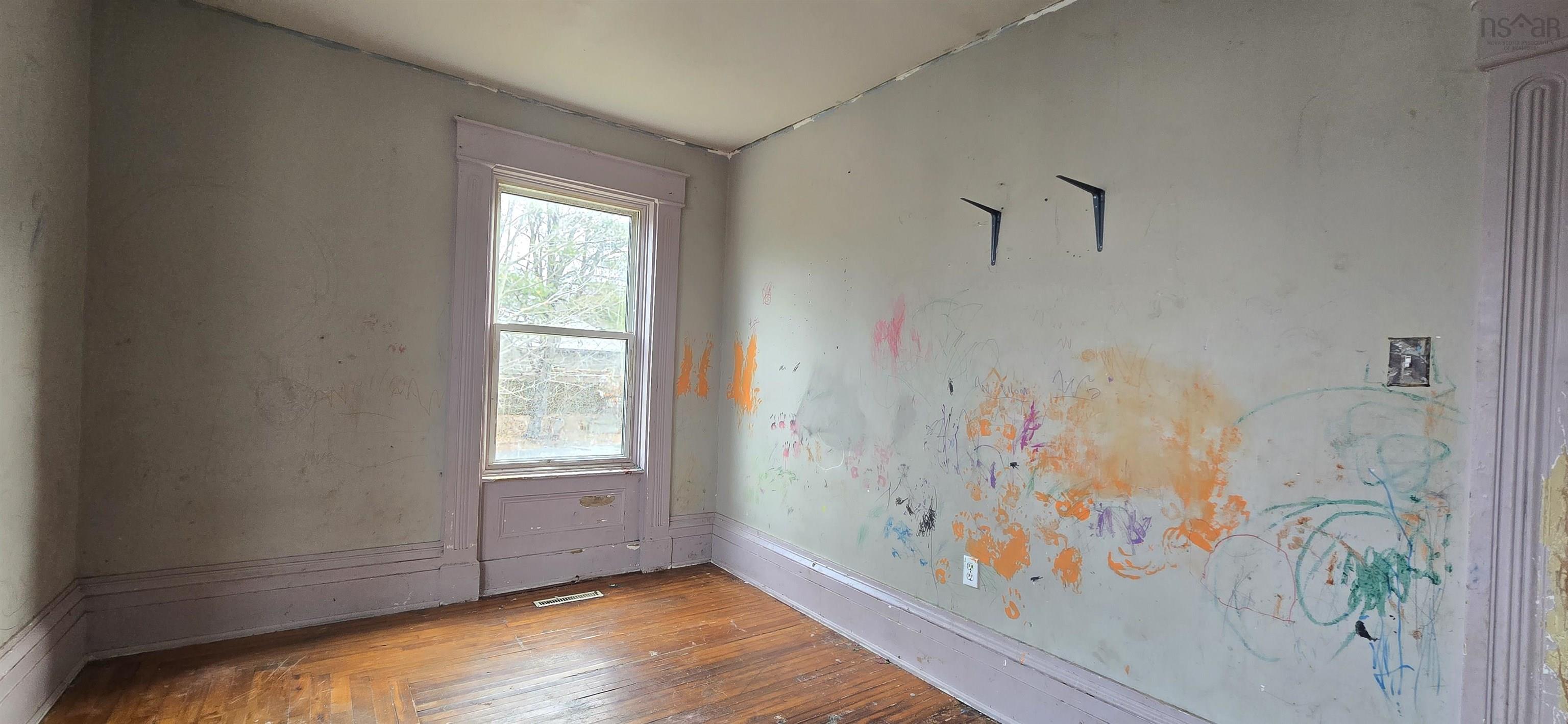 $249,900.00: 1618 King Street, Windsor