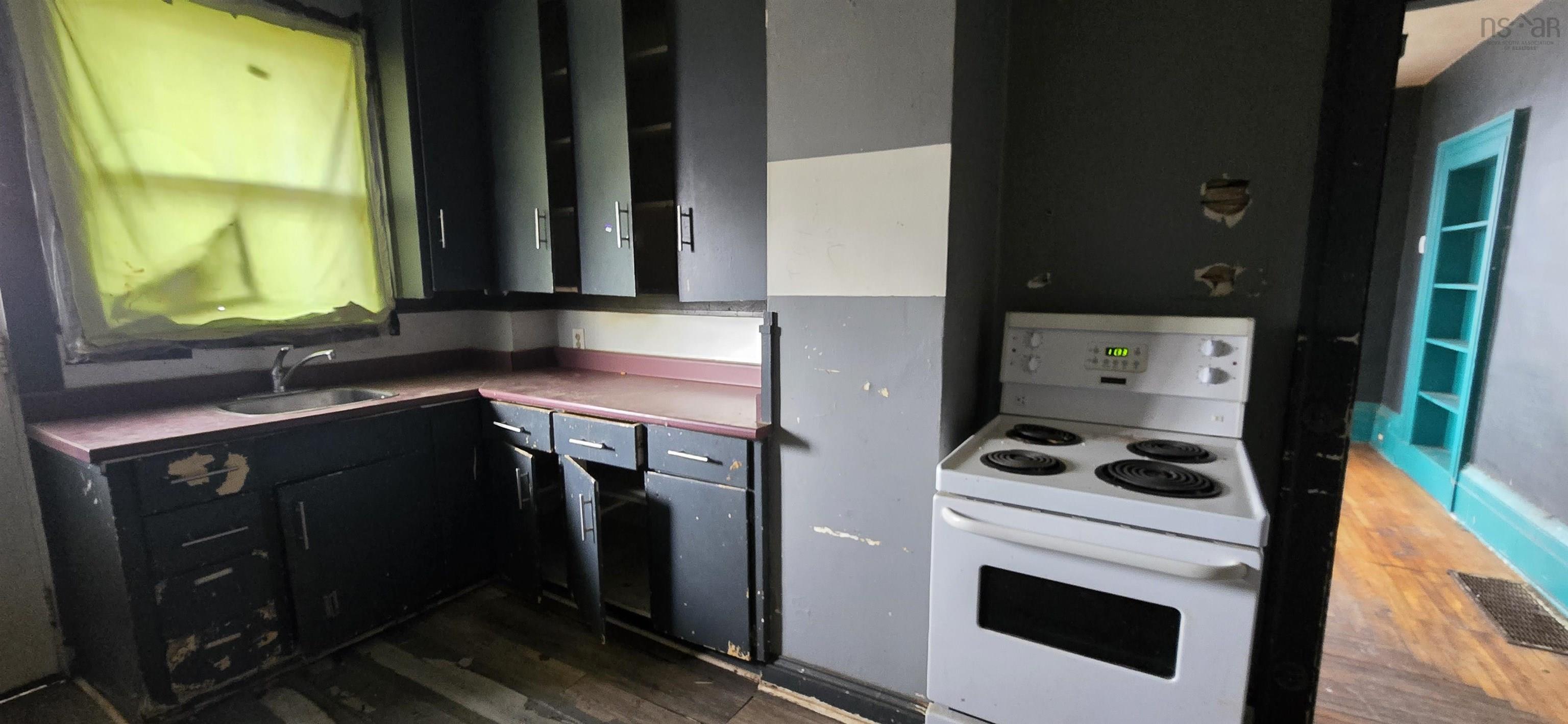 $249,900.00: 1618 King Street, Windsor