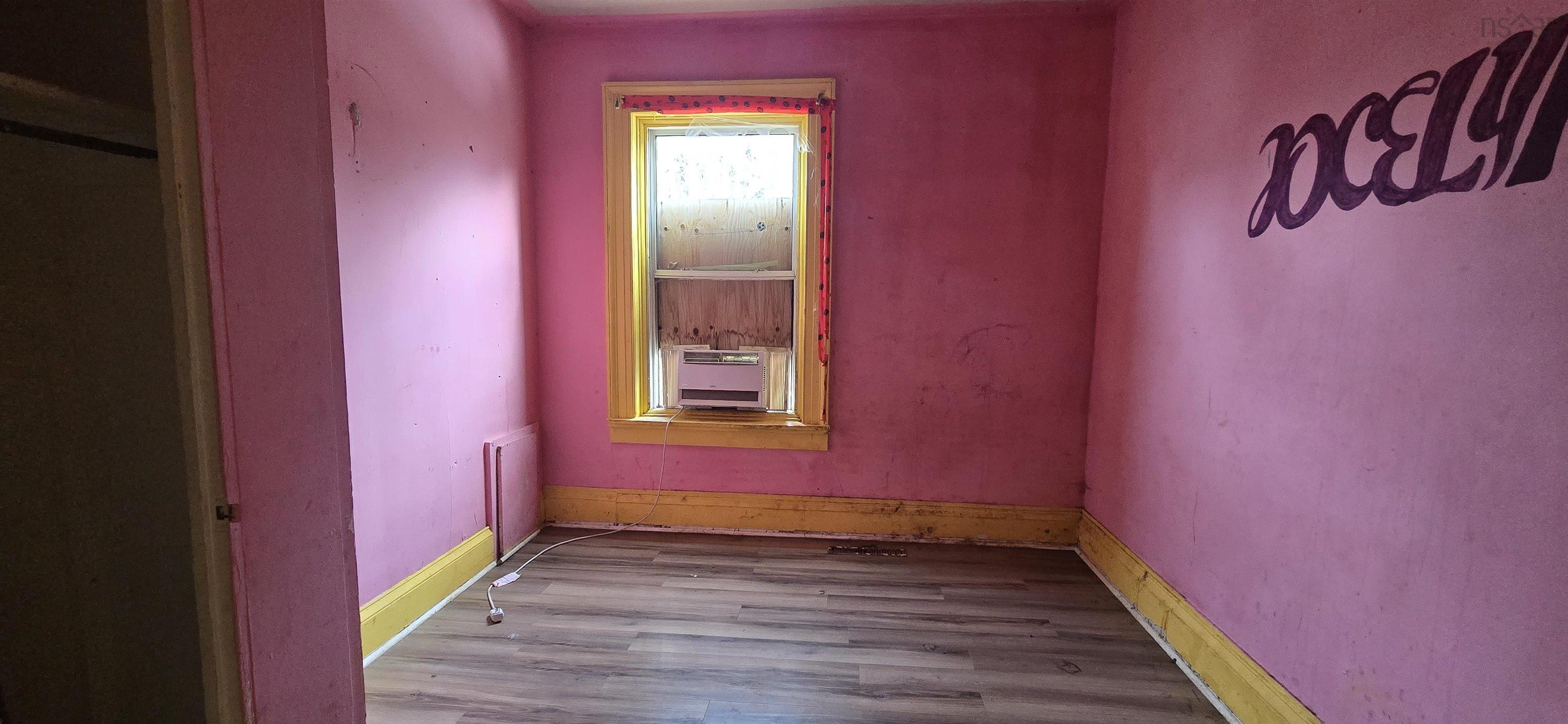 $249,900.00: 1618 King Street, Windsor