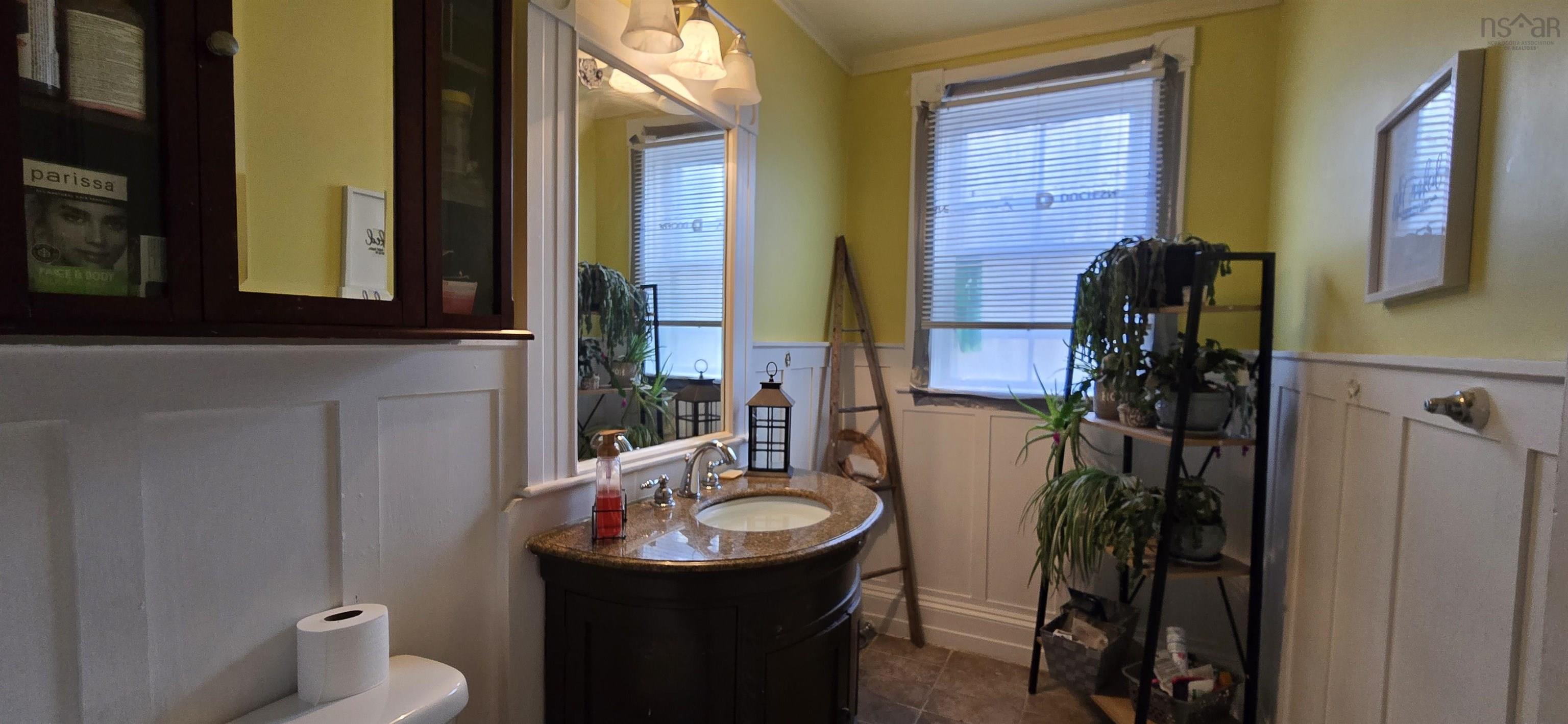 $249,900.00: 1618 King Street, Windsor