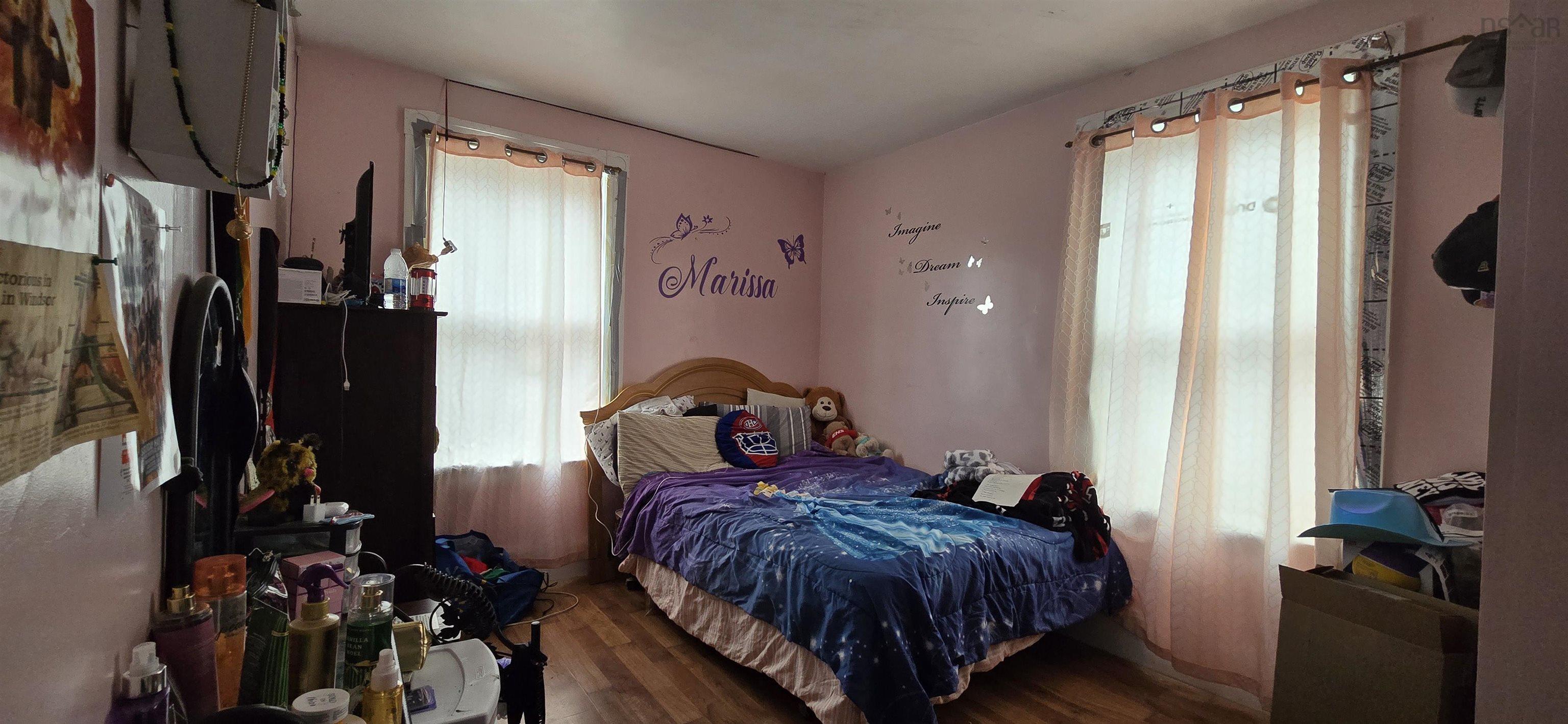 $249,900.00: 1618 King Street, Windsor