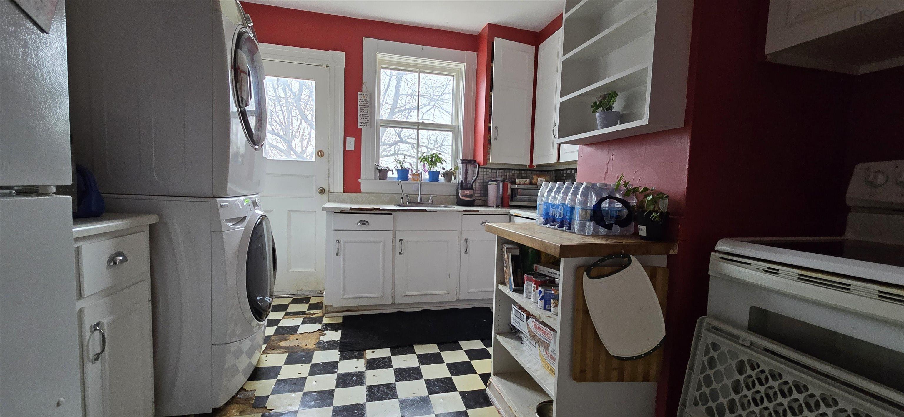 $249,900.00: 1618 King Street, Windsor