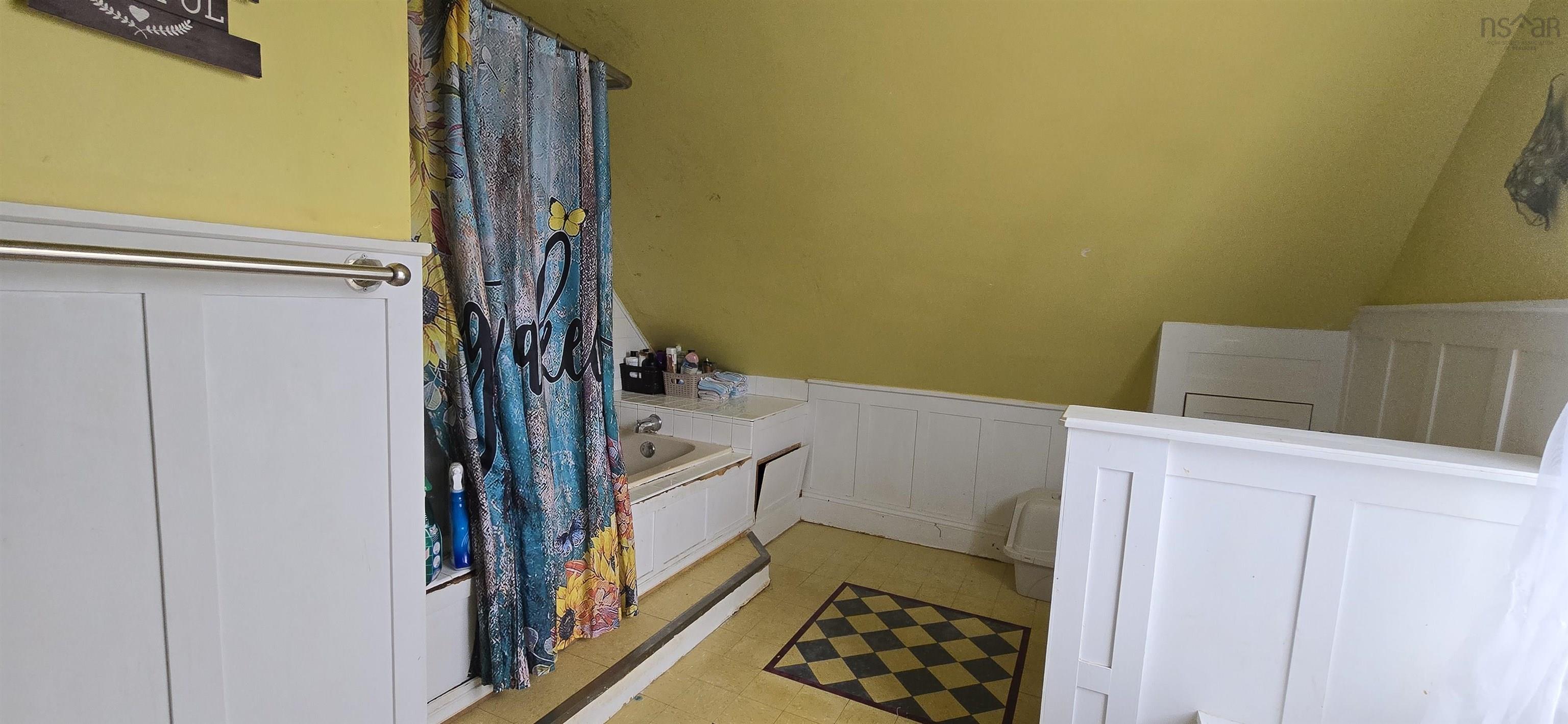 $249,900.00: 1618 King Street, Windsor