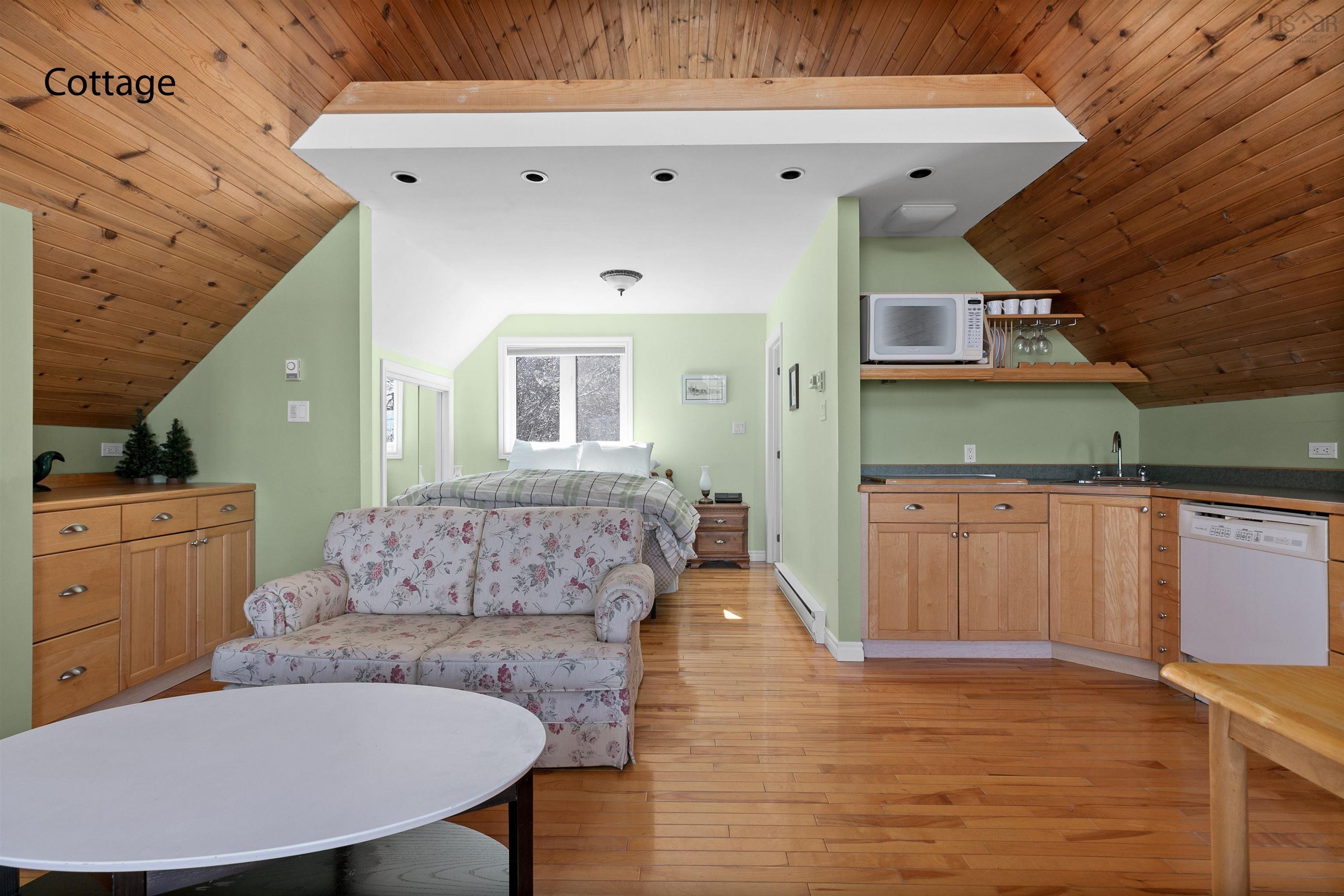 $1,695,000.00: 35 Sea Oaks Lane, Martins Point