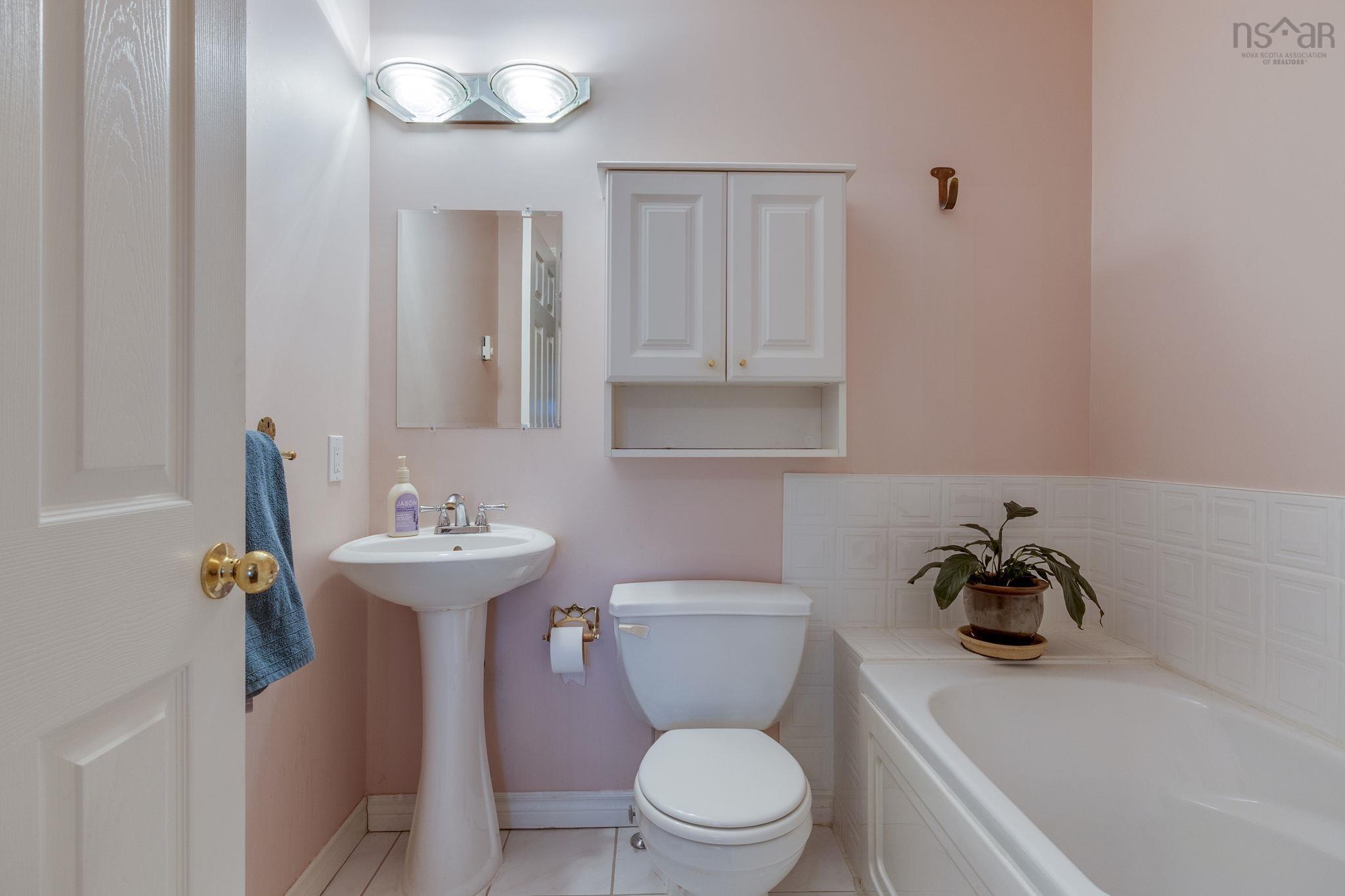 159 Village Green Lane, Dartmouth, NS (MLS 202601004)