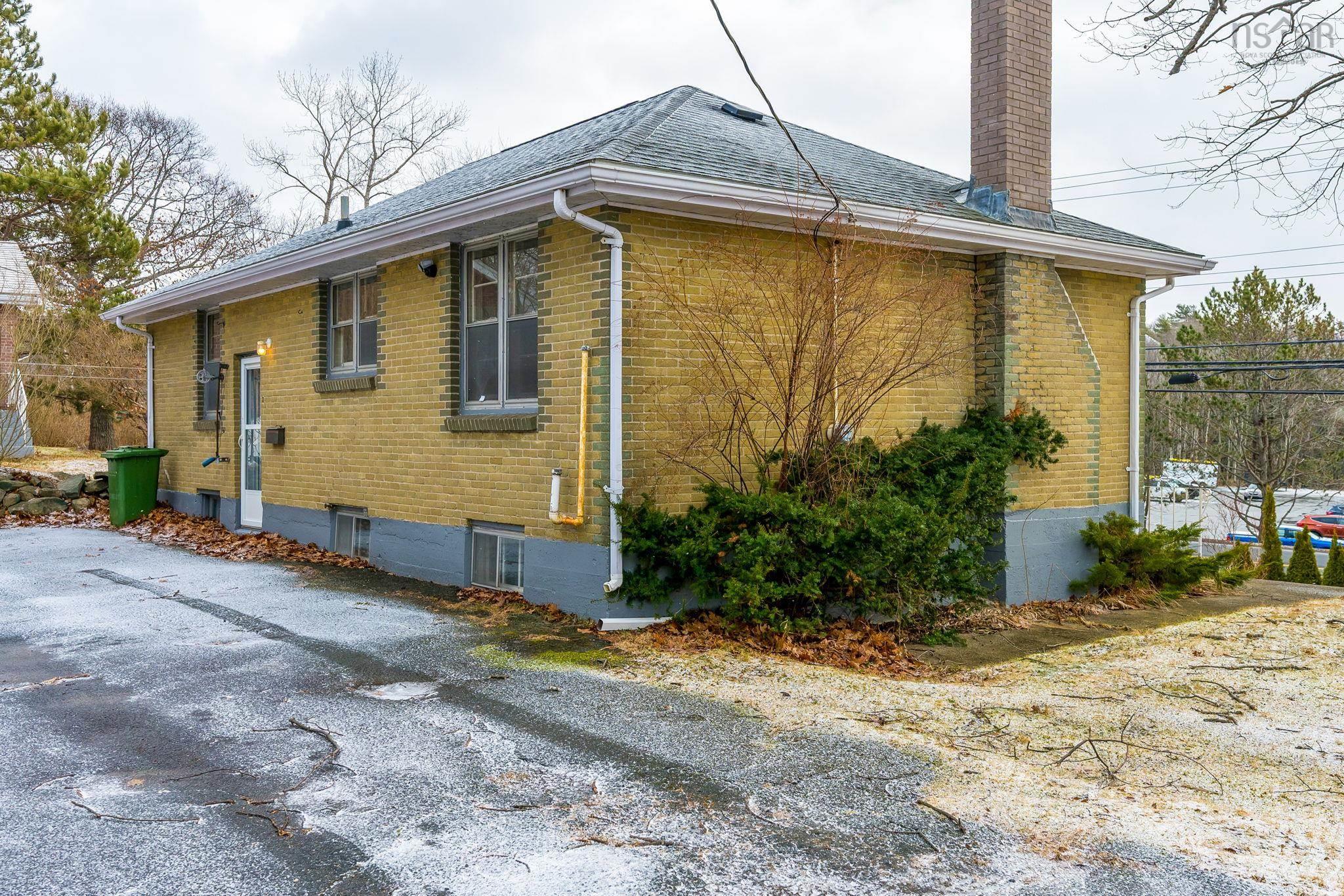 $479,000.00: 276 Rocky Lake Drive, Bedford