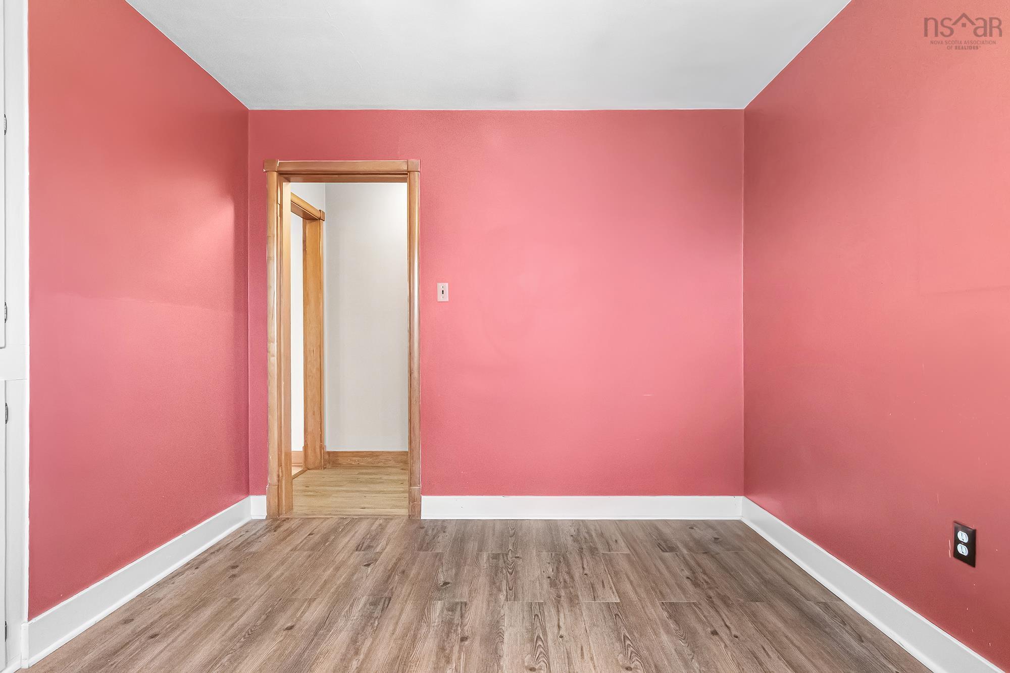 $519,500.00: 4 Harris Road, Dartmouth