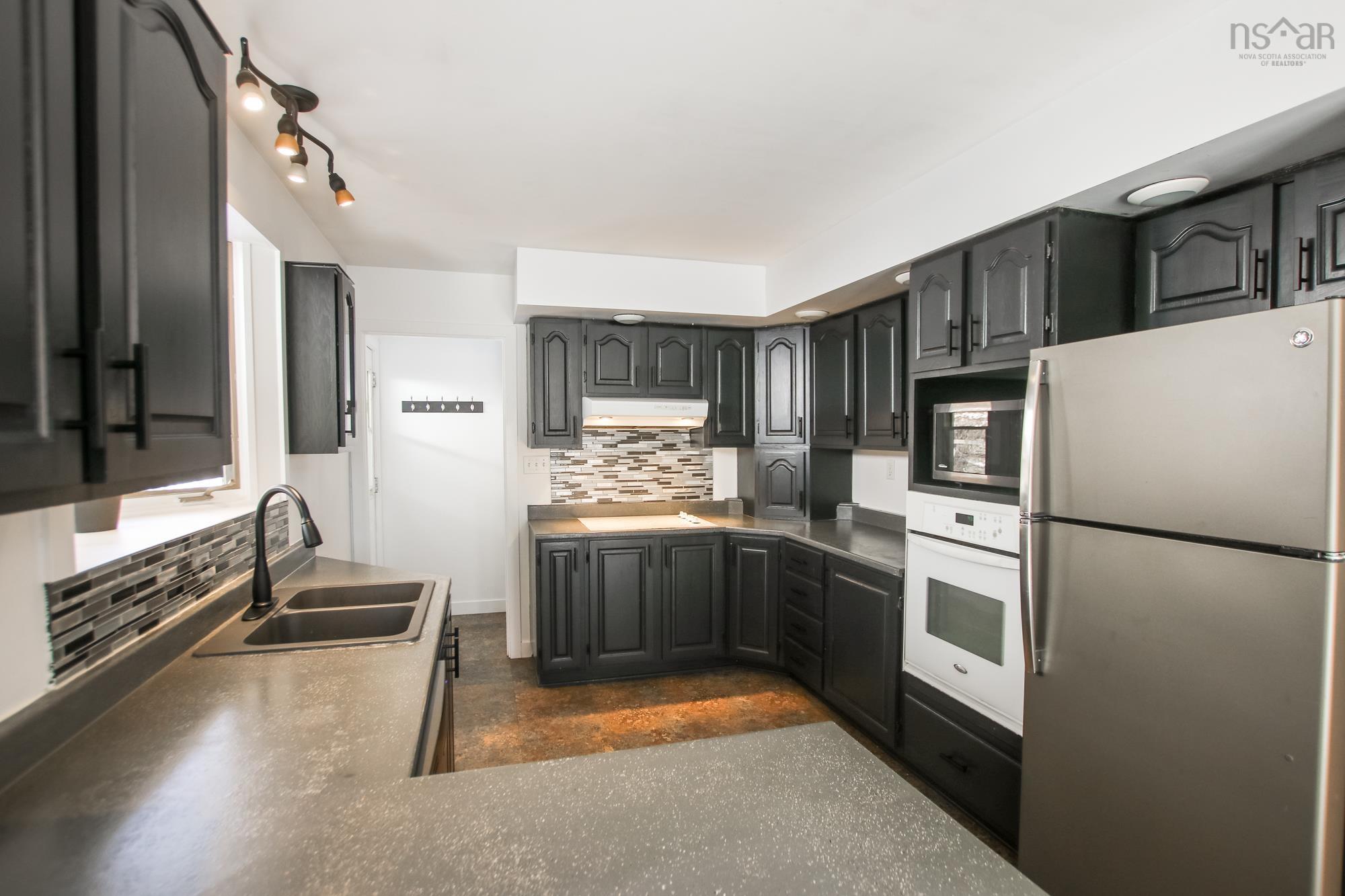 38 Dartmouth Road, Bedford, NS (MLS 202601216)