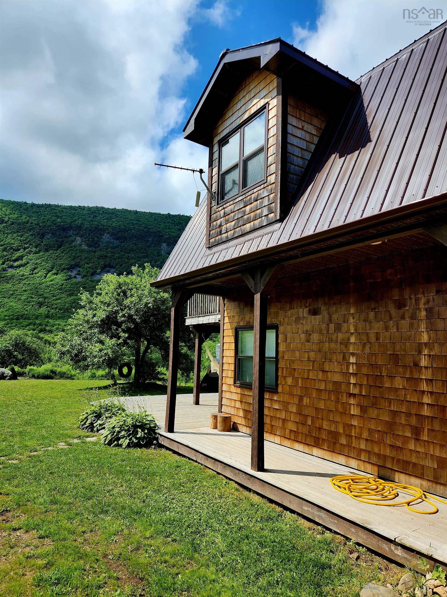 $339,000.00: 27859 Cabot Trail Road, Dingwall