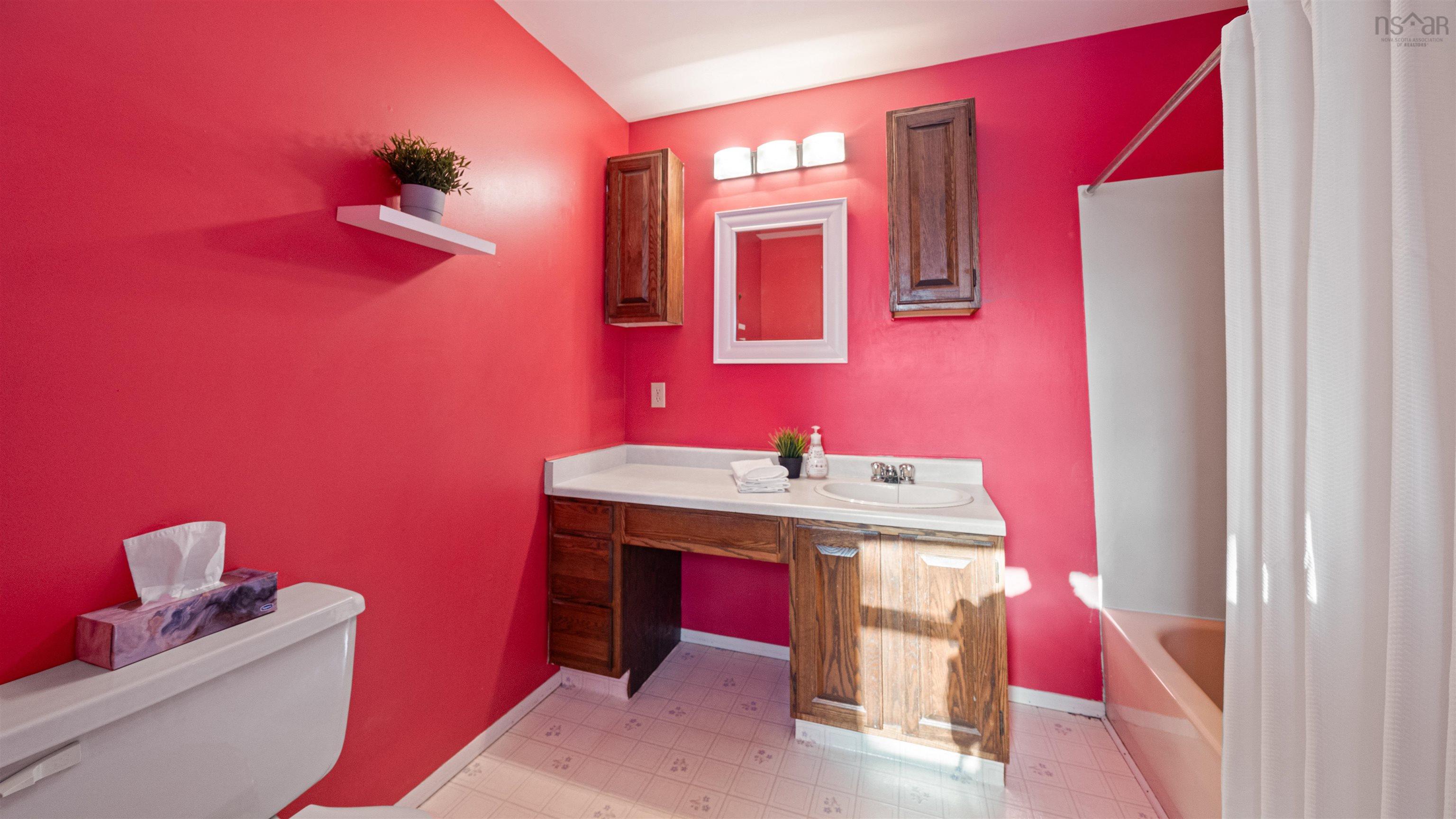 $249,900.00: 45 Franklin Drive, Truro Heights