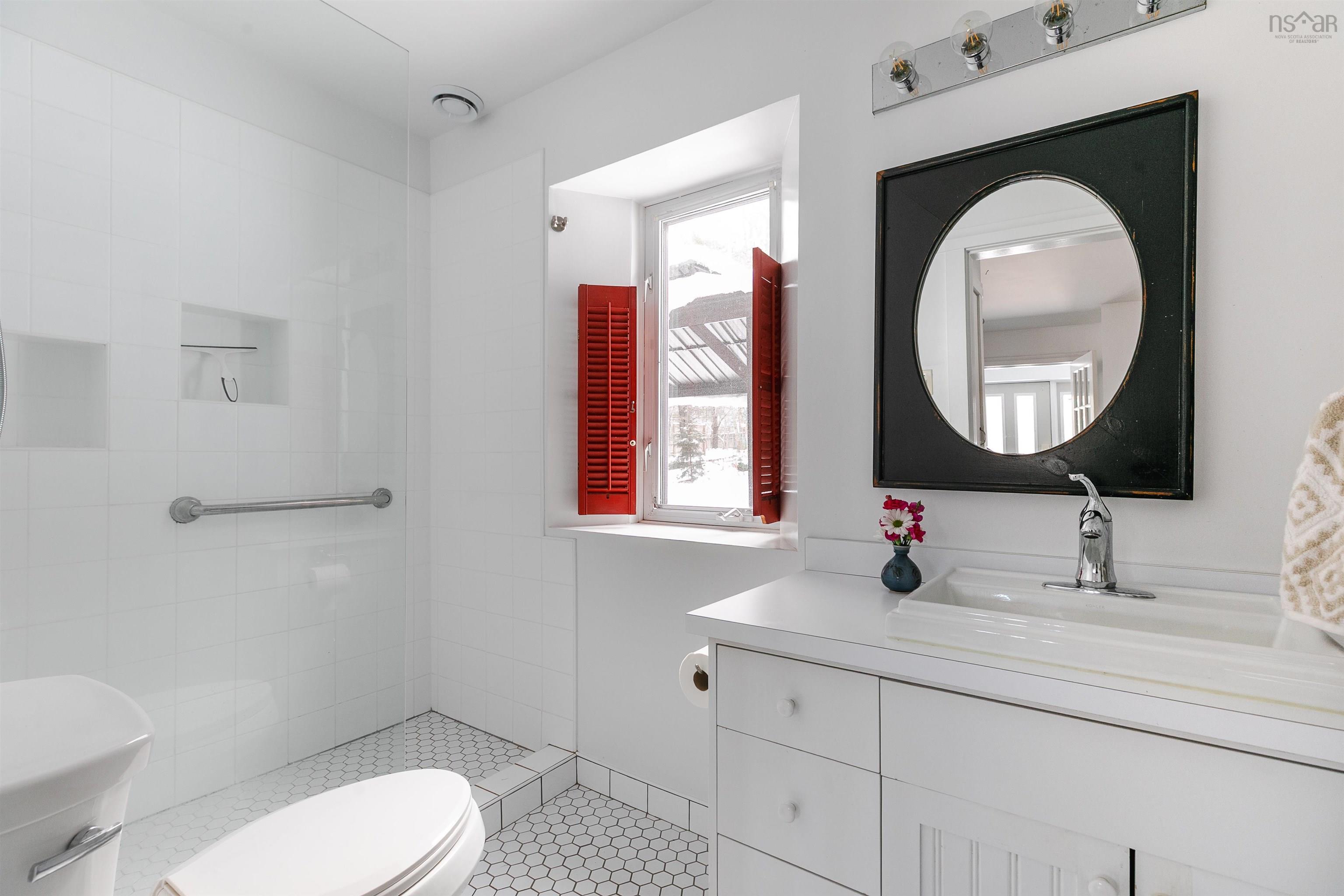 $525,000.00: 21 Long Hill Road, Mahone Bay