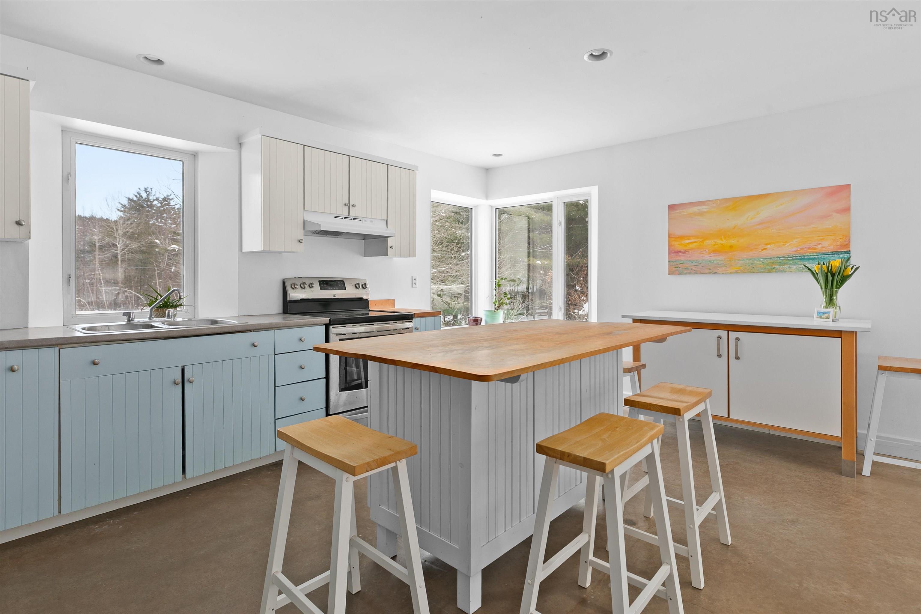 $525,000.00: 21 Long Hill Road, Mahone Bay