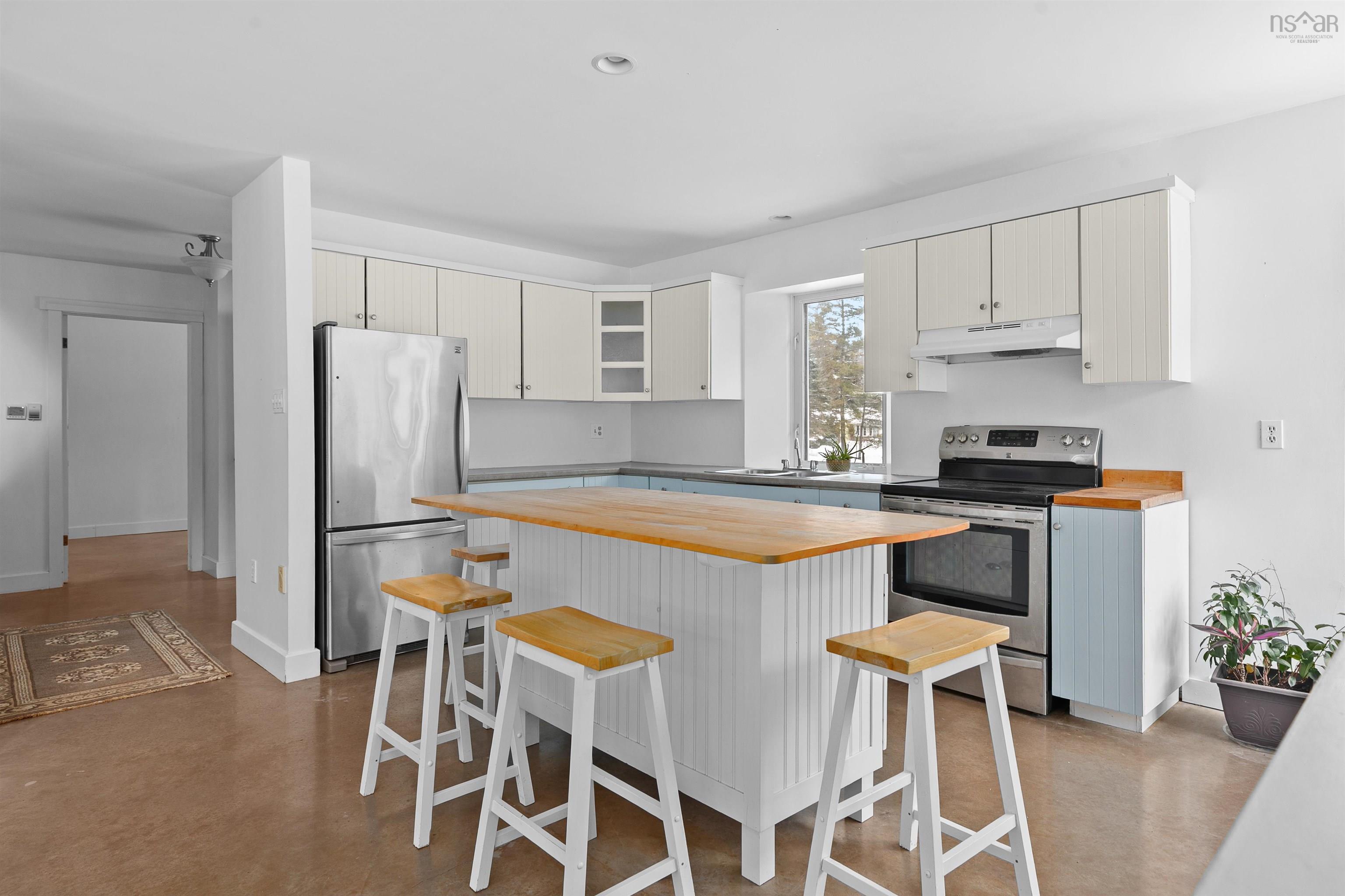 $525,000.00: 21 Long Hill Road, Mahone Bay