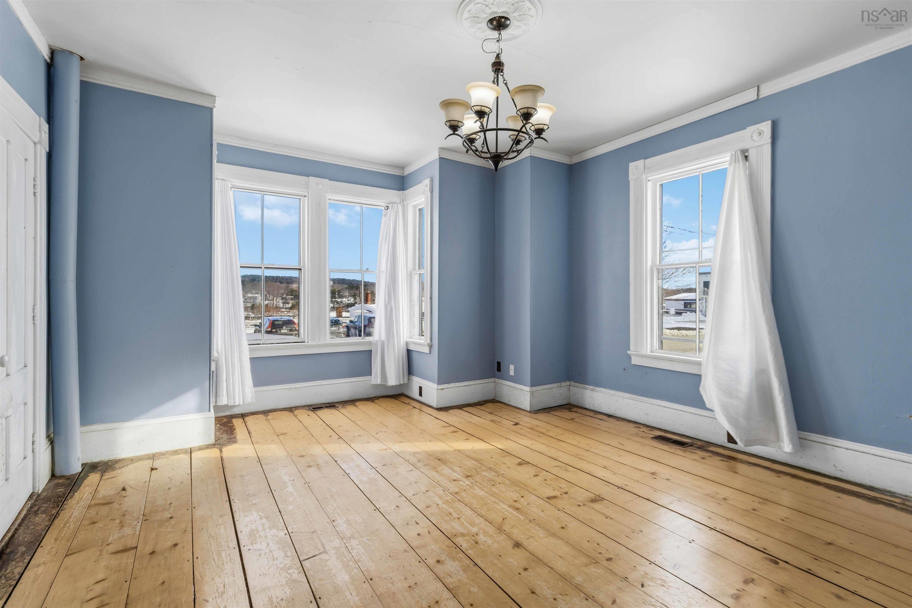 $259,900.00: 101 PLEASANT Street, Bridgewater