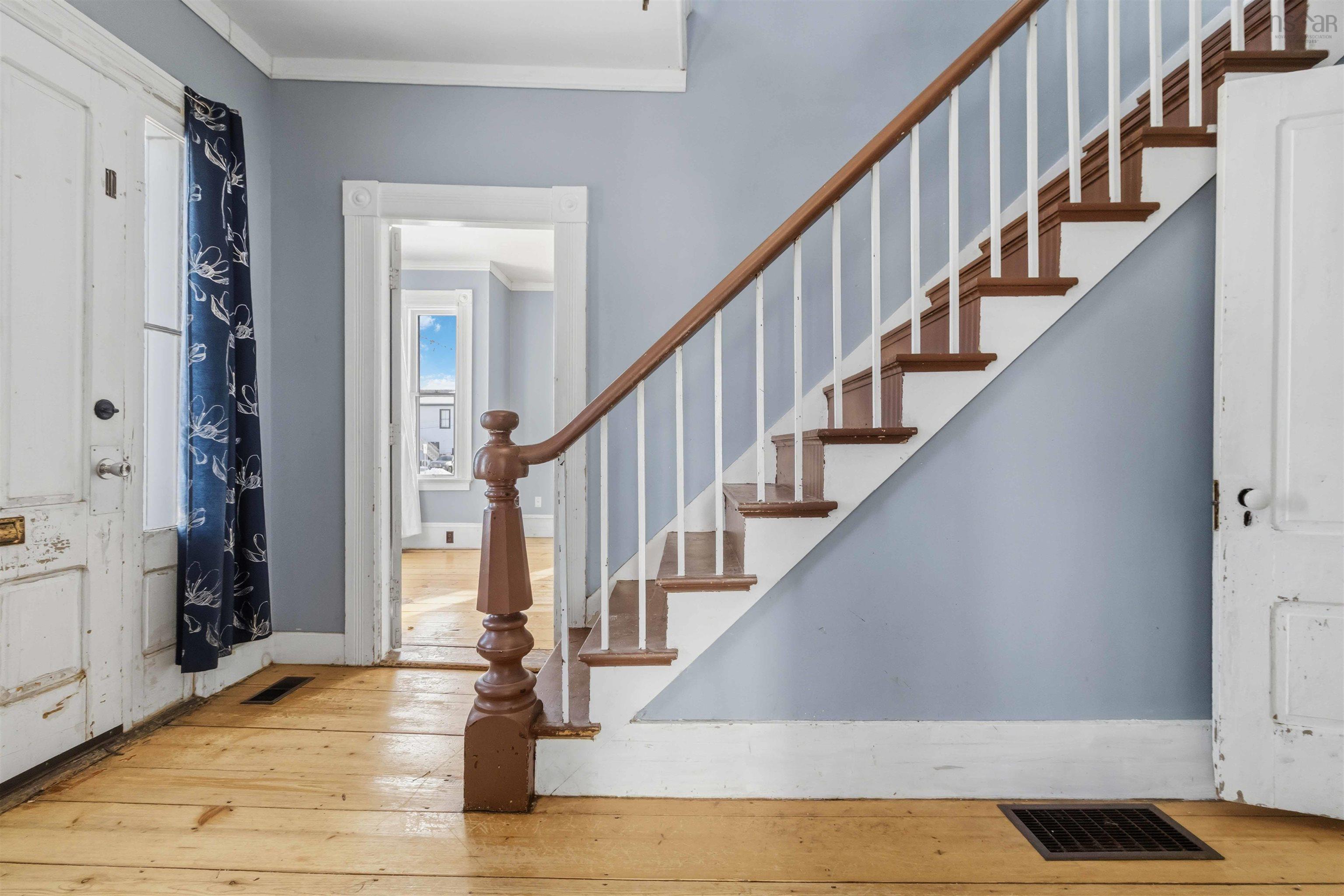 $259,900.00: 101 PLEASANT Street, Bridgewater