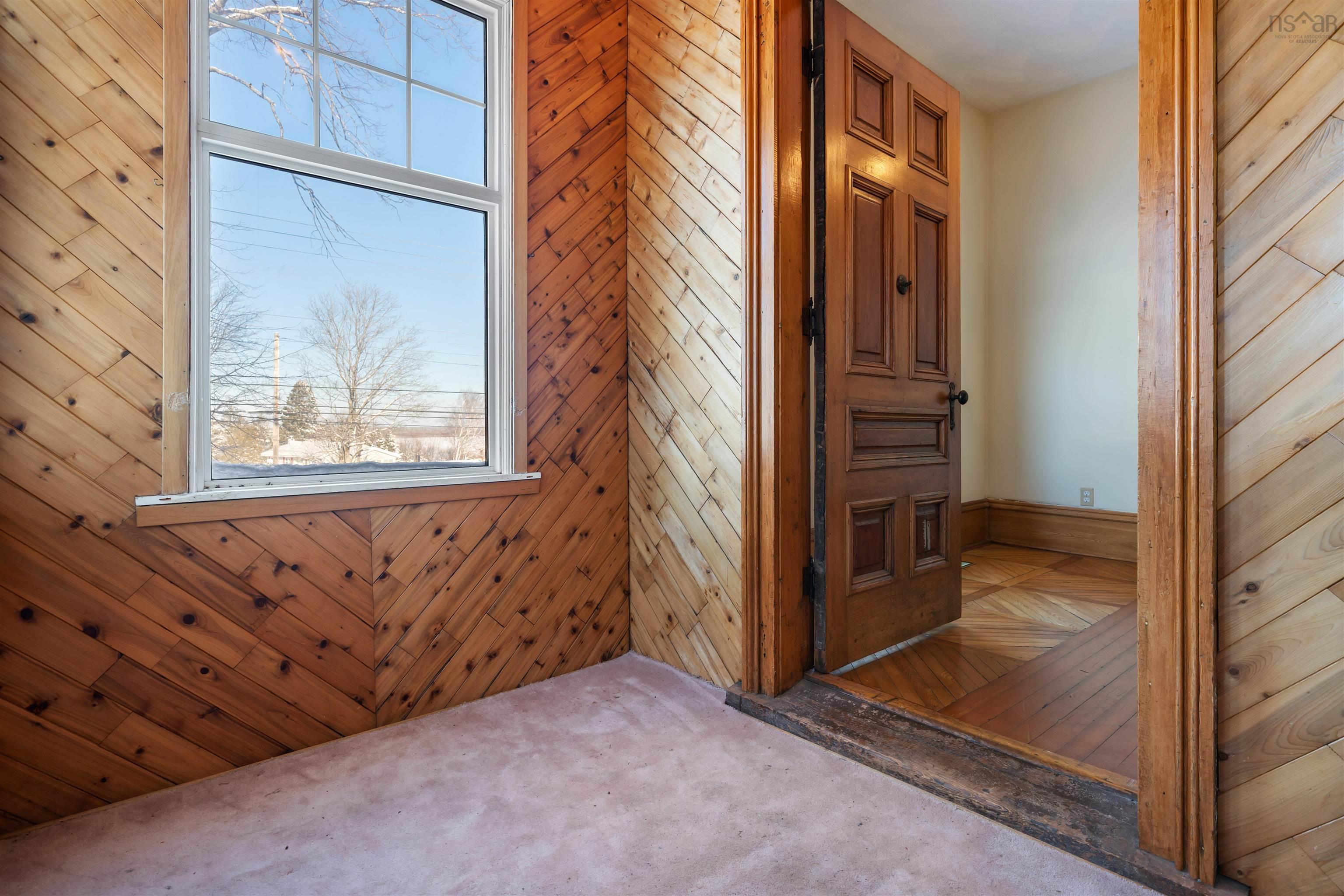 $284,900.00: 251 Victoria Street E, Amherst