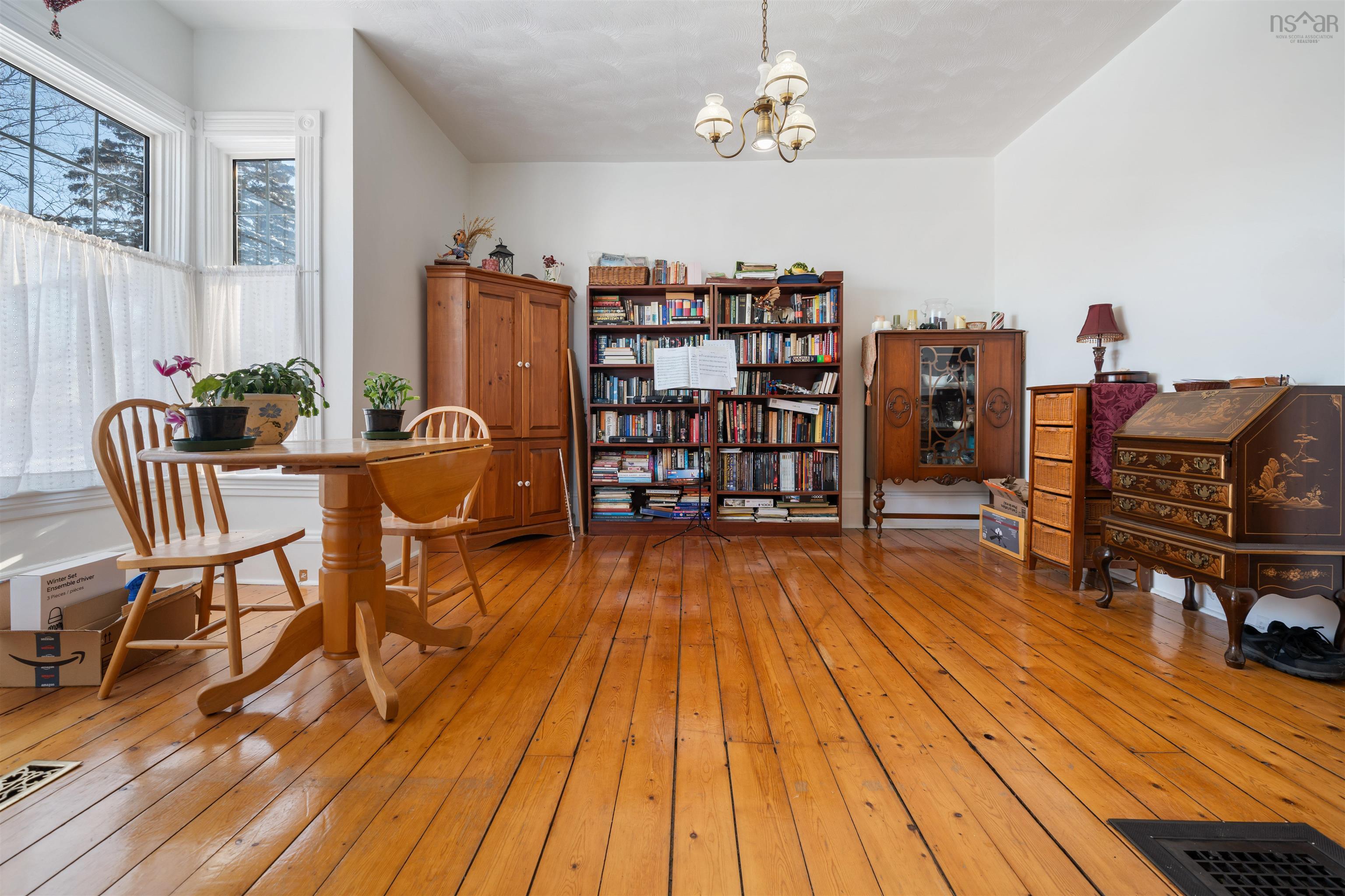 $284,900.00: 251 Victoria Street E, Amherst