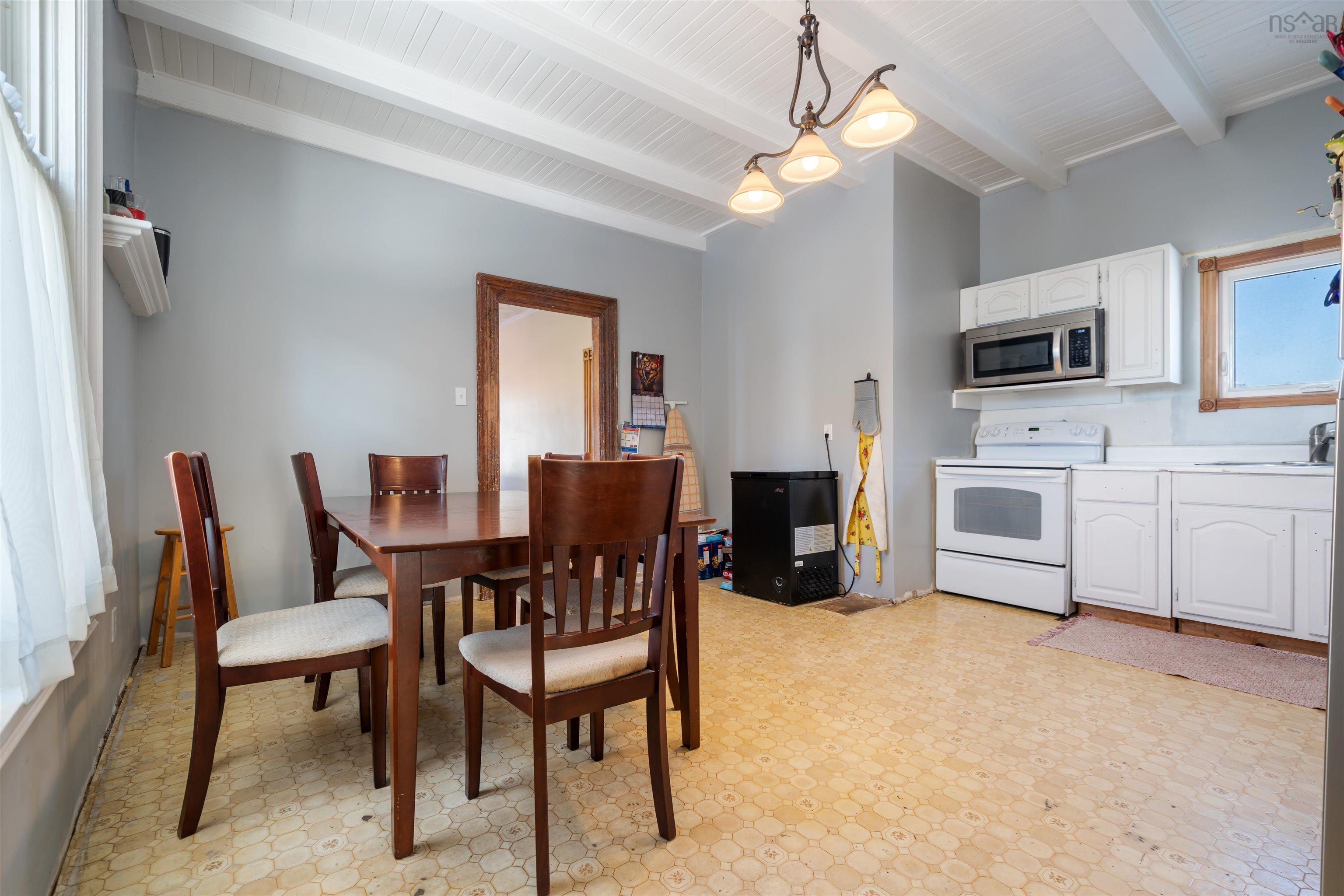 $284,900.00: 251 Victoria Street E, Amherst