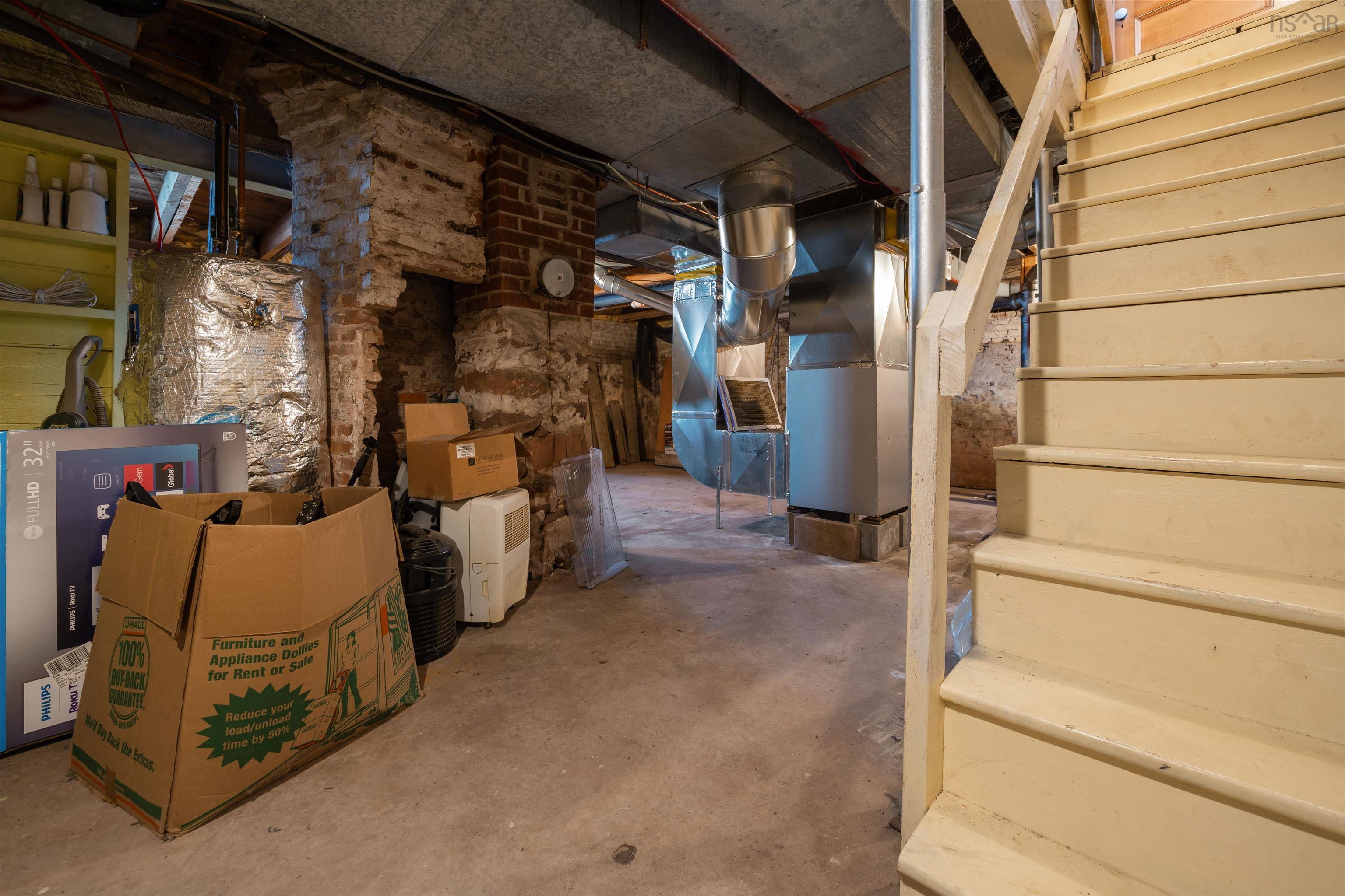 $284,900.00: 251 Victoria Street E, Amherst