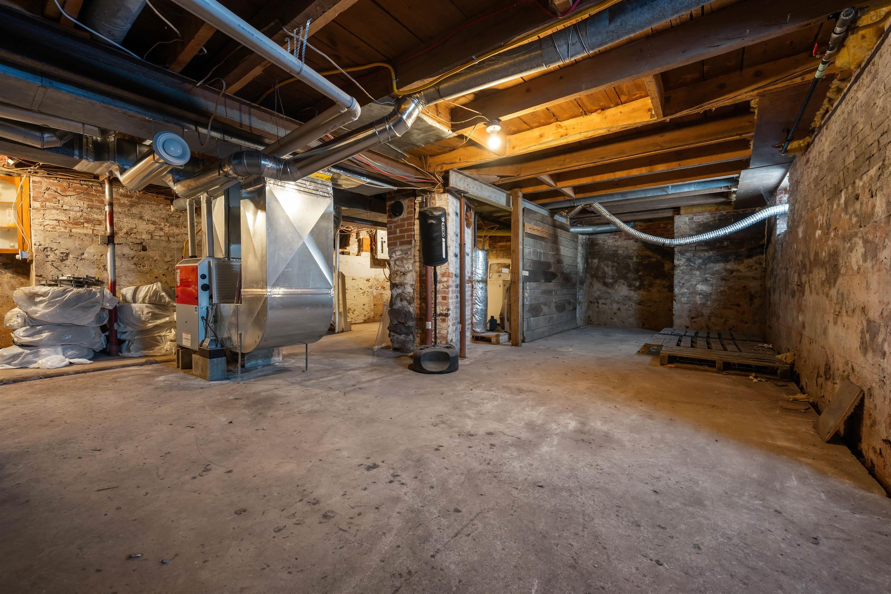 $284,900.00: 251 Victoria Street E, Amherst