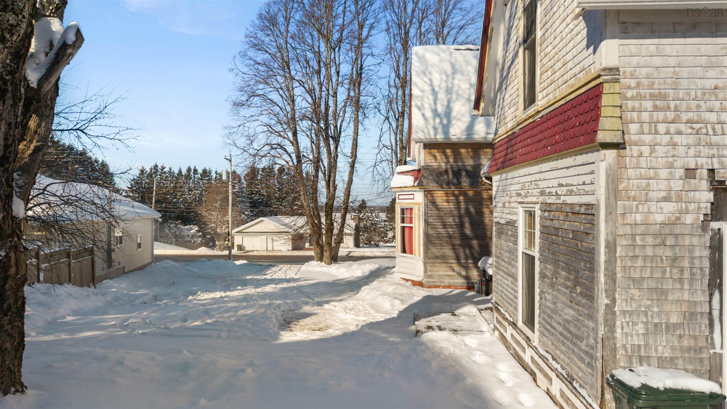 $284,900.00: 251 Victoria Street E, Amherst