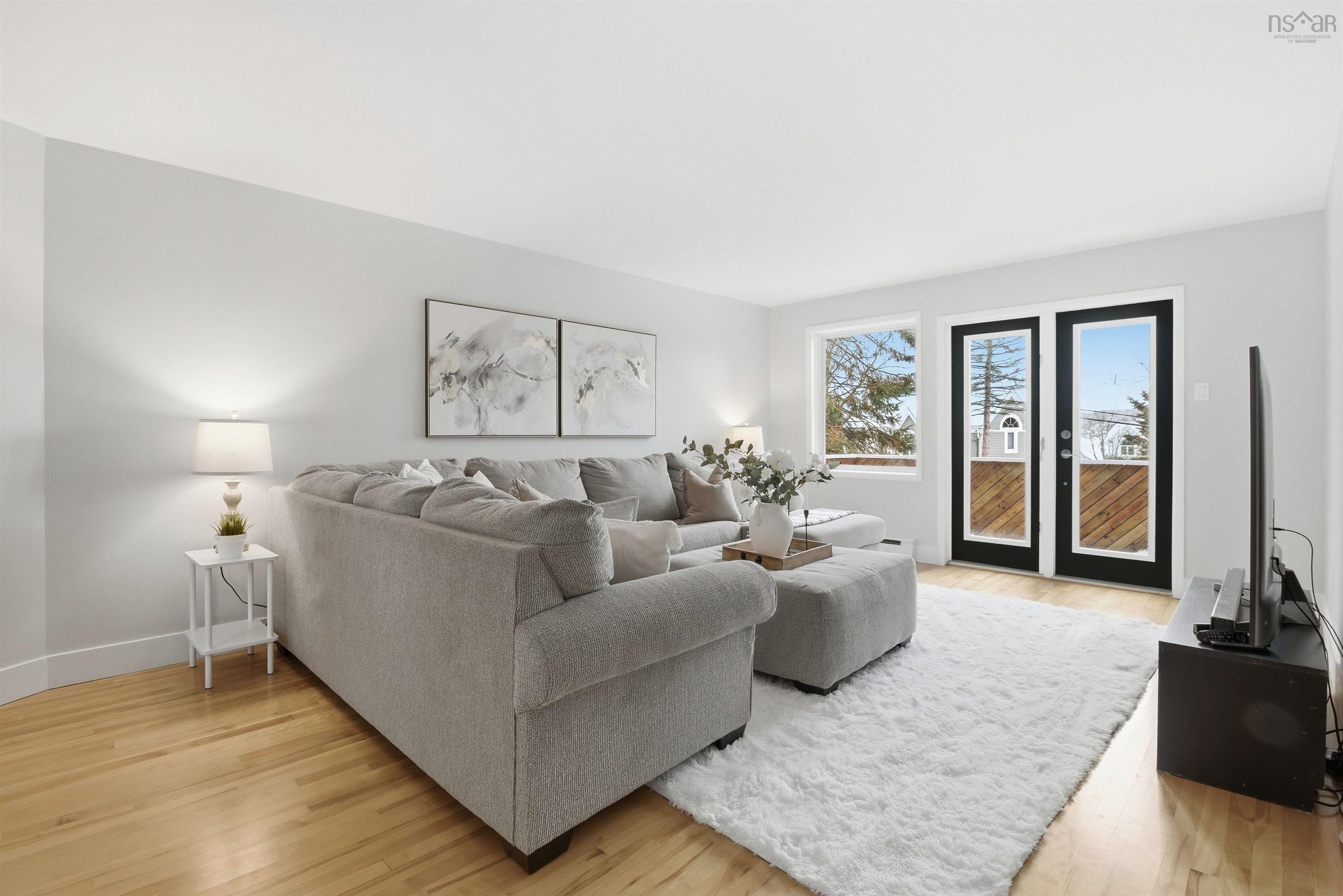 $799,900.00: 880 Shore Drive, Bedford