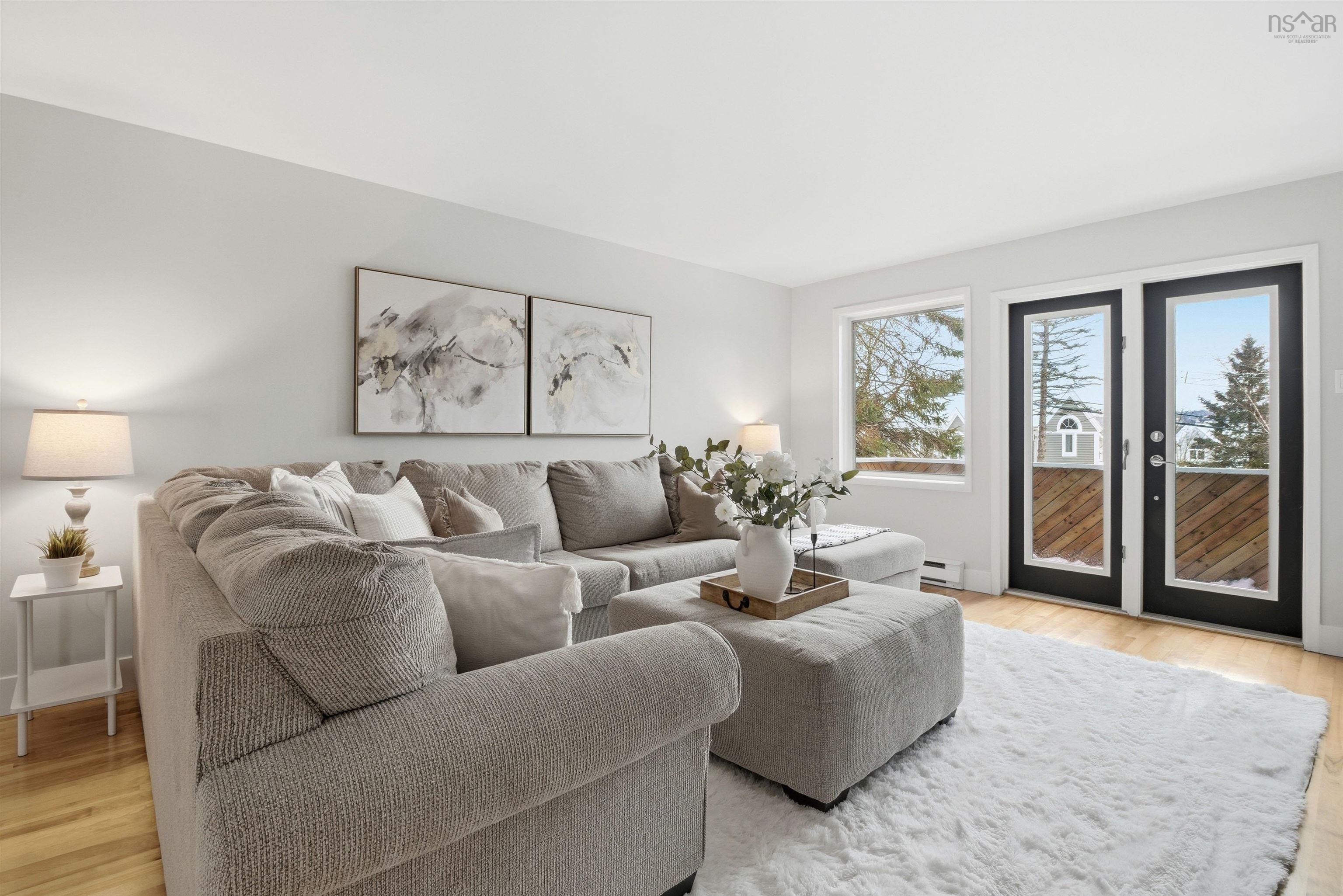 $799,900.00: 880 Shore Drive, Bedford