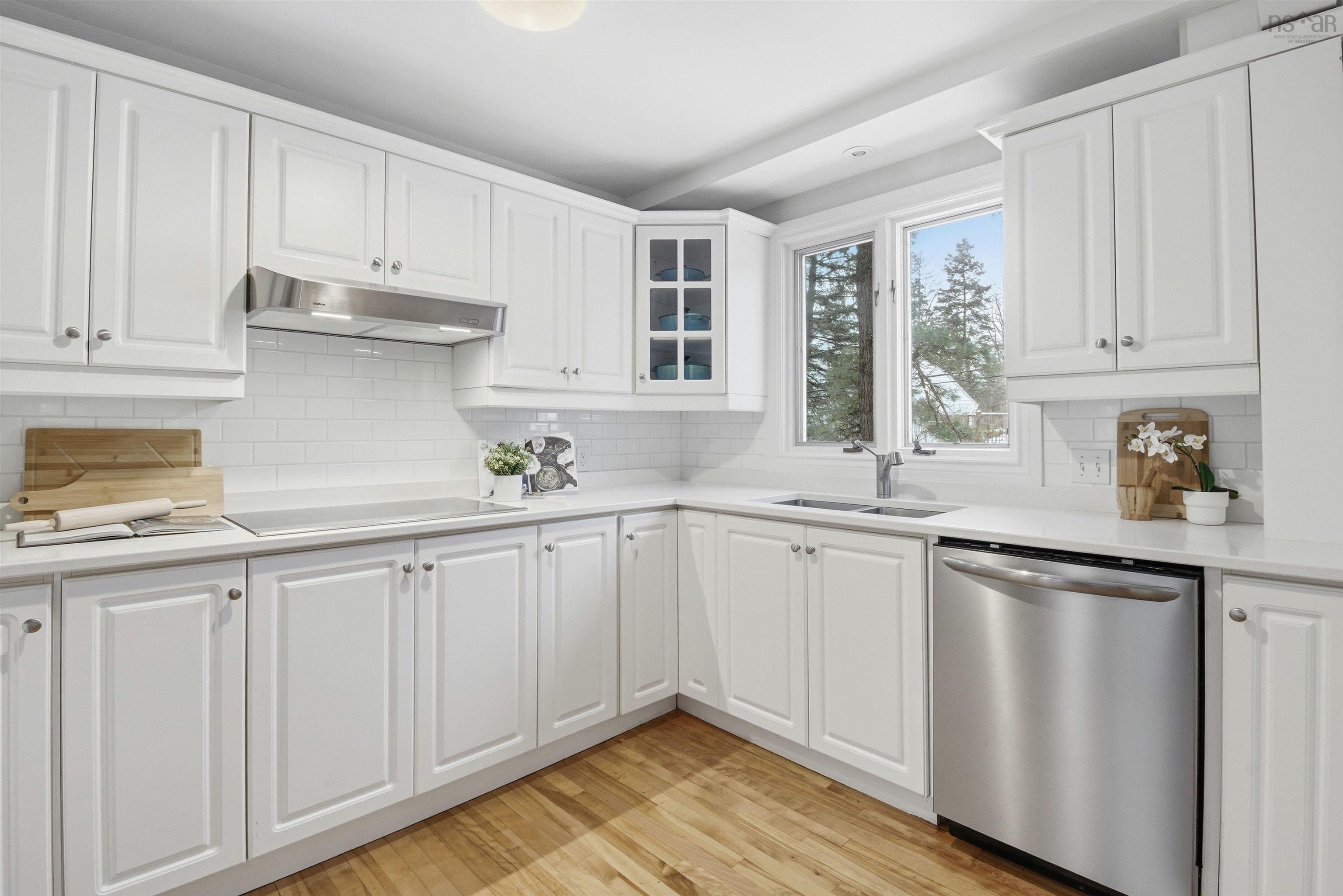 $799,900.00: 880 Shore Drive, Bedford