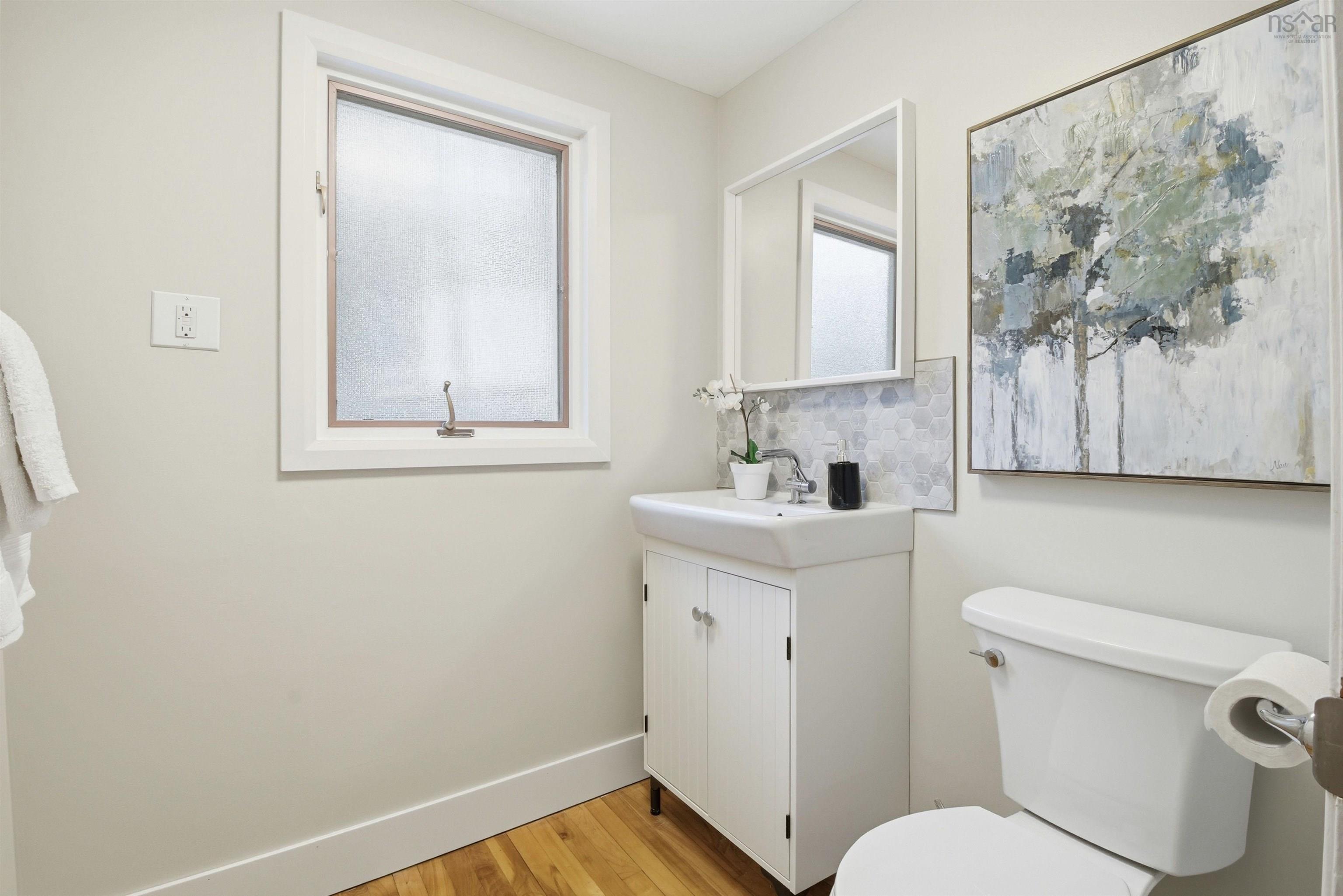 $799,900.00: 880 Shore Drive, Bedford