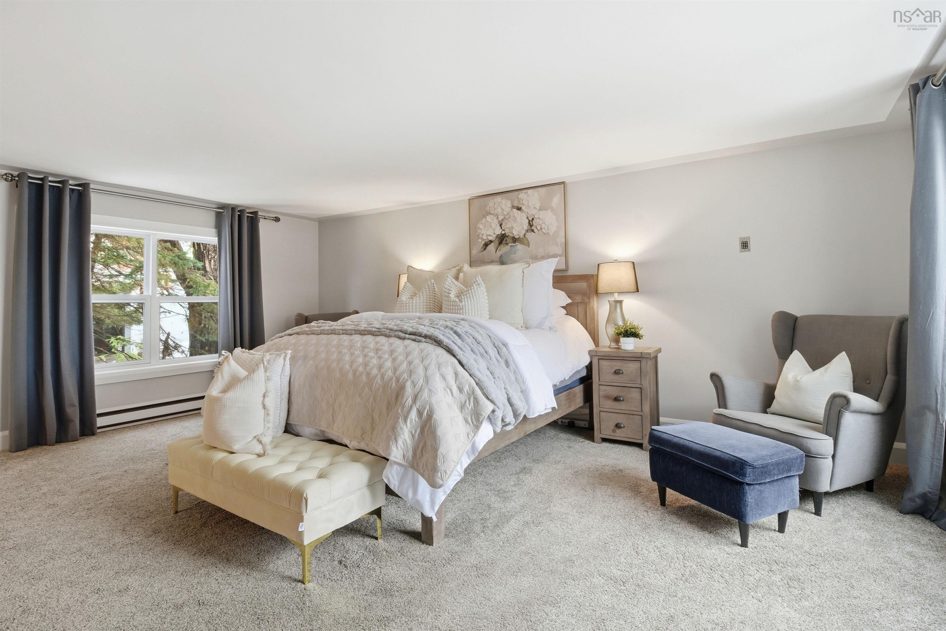 $799,900.00: 880 Shore Drive, Bedford