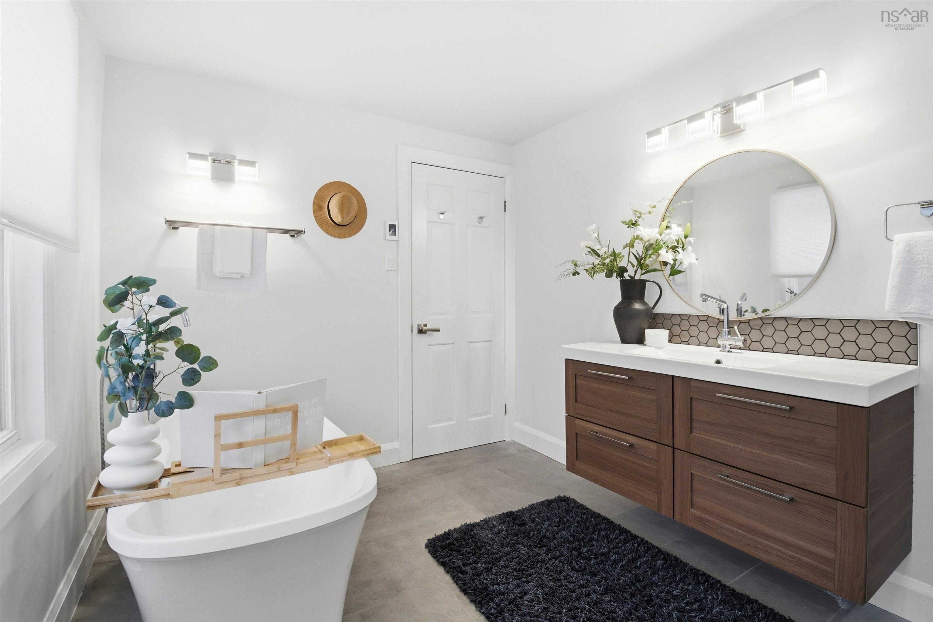 $799,900.00: 880 Shore Drive, Bedford