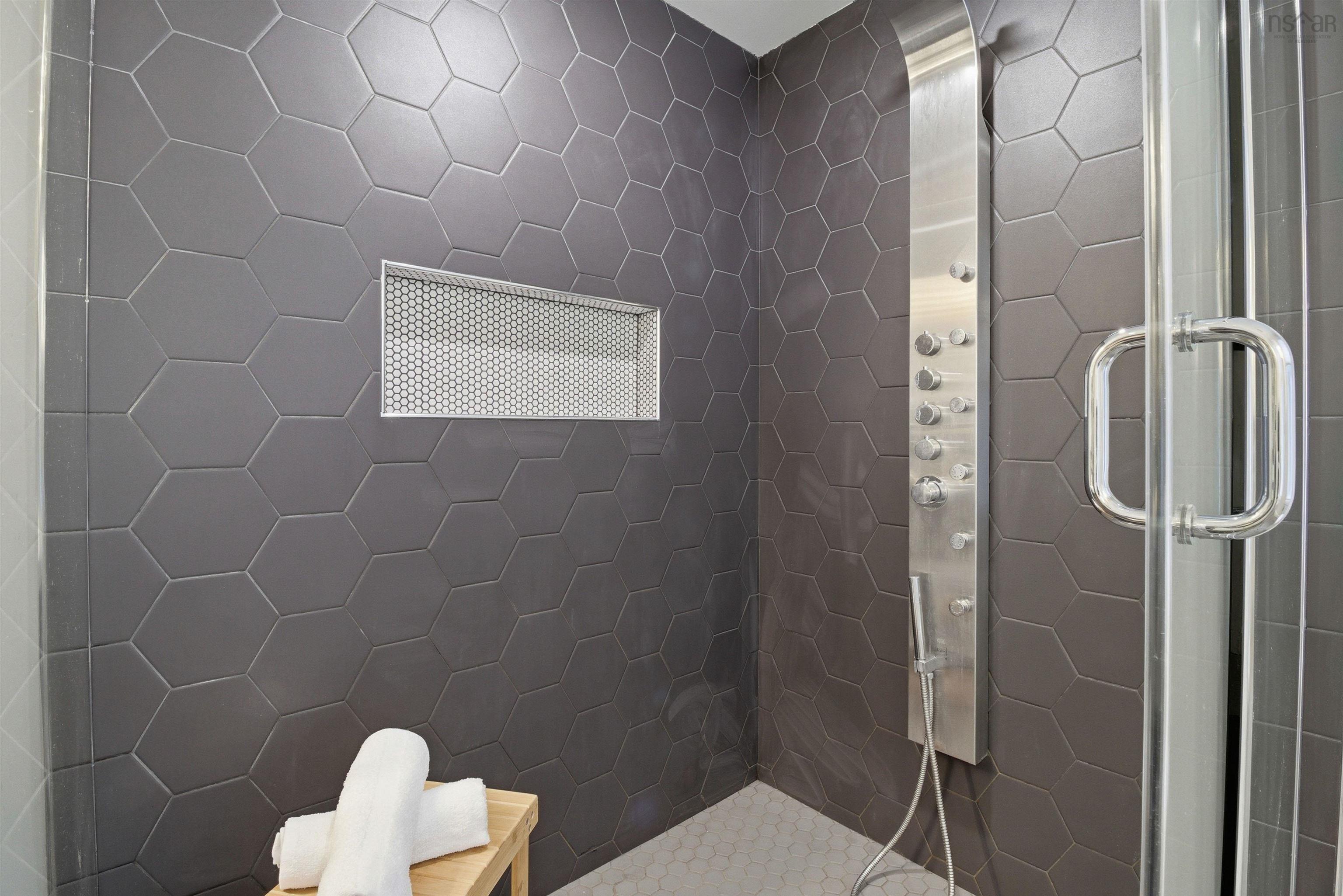 $799,900.00: 880 Shore Drive, Bedford