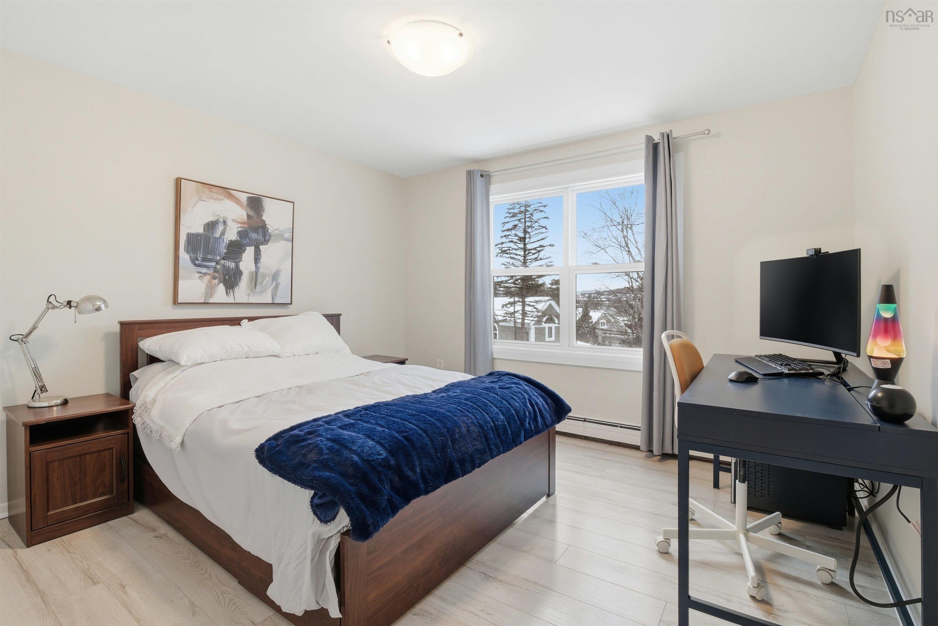 $799,900.00: 880 Shore Drive, Bedford