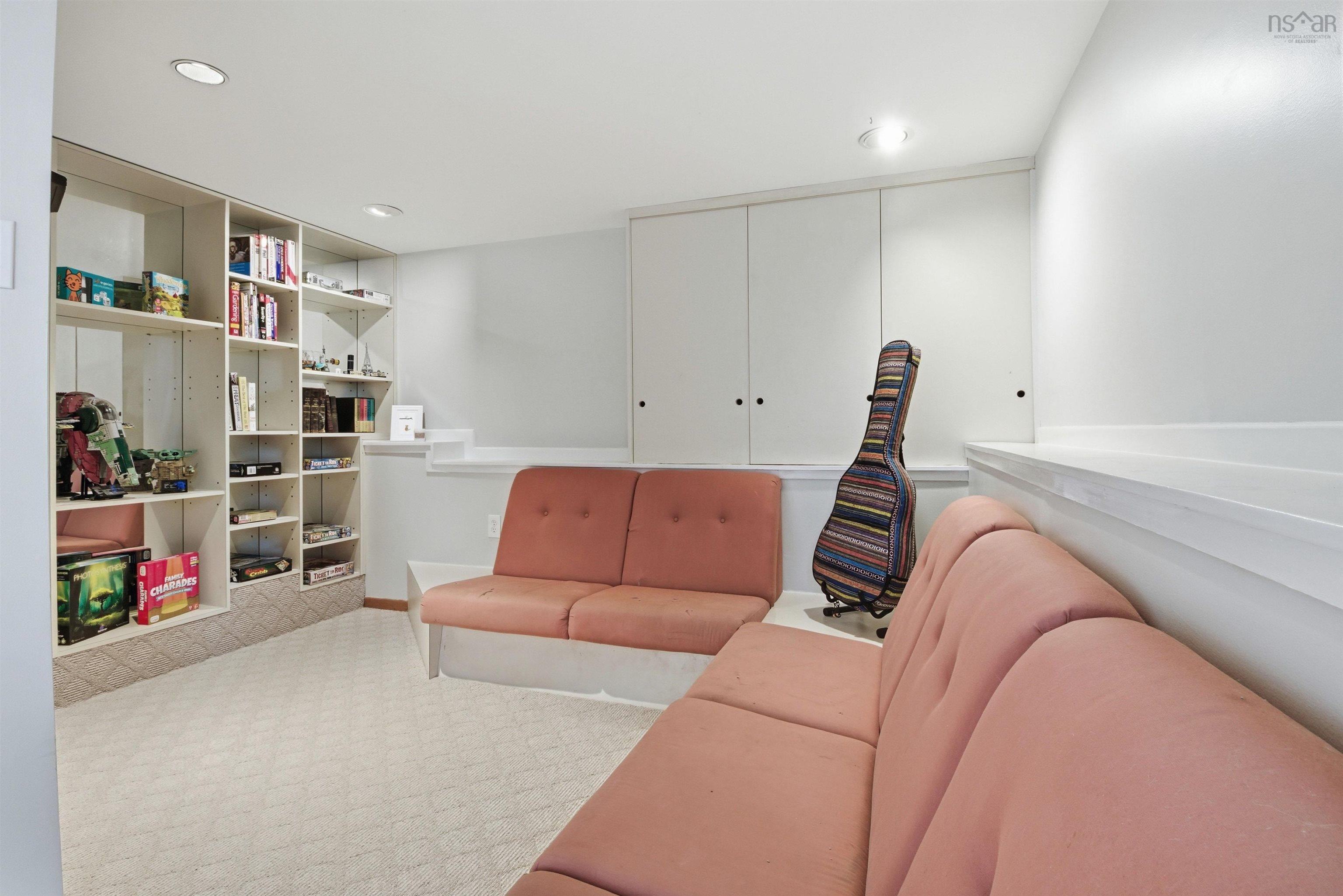 $799,900.00: 880 Shore Drive, Bedford