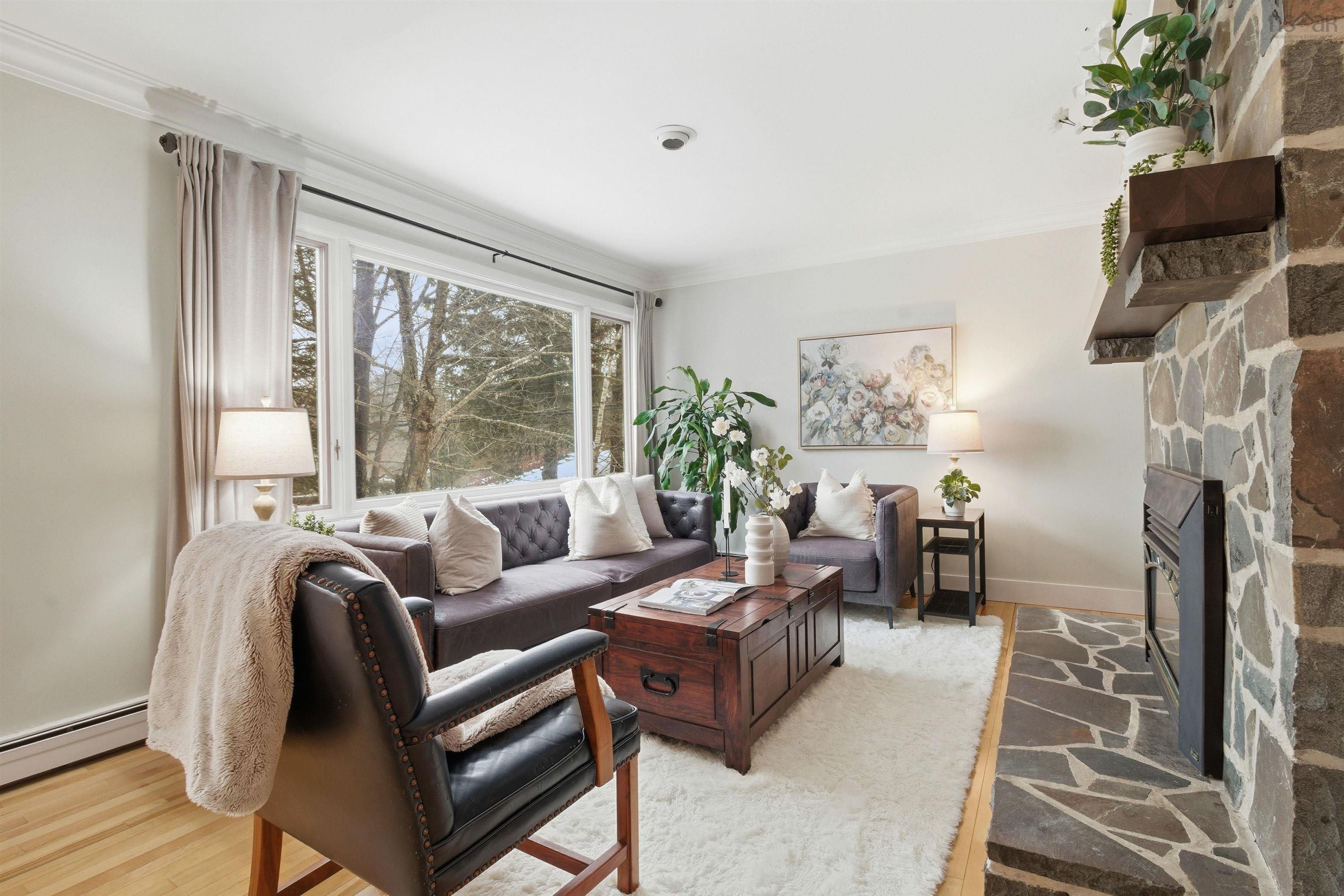 $799,900.00: 880 Shore Drive, Bedford