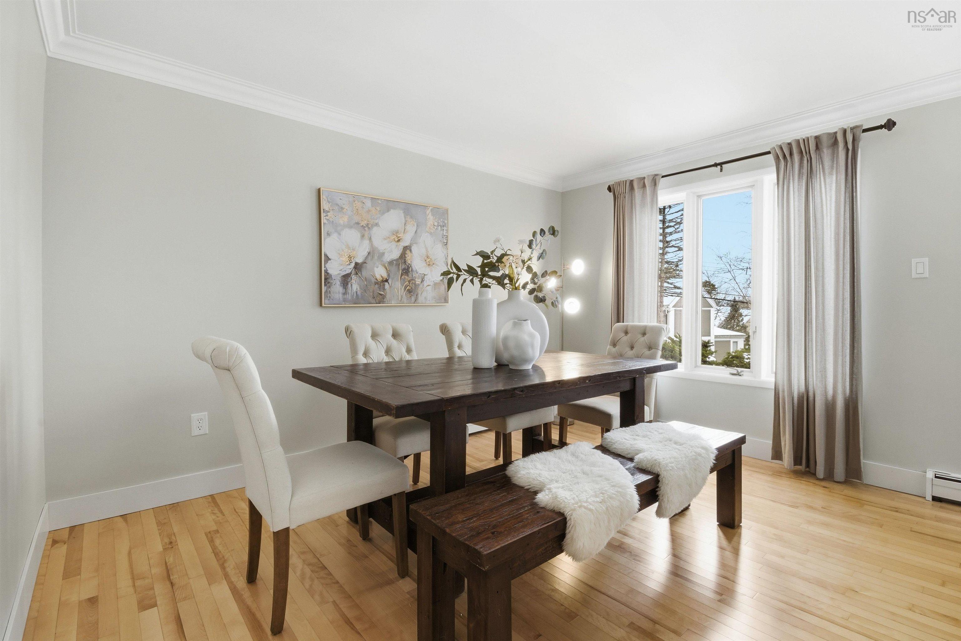 $799,900.00: 880 Shore Drive, Bedford