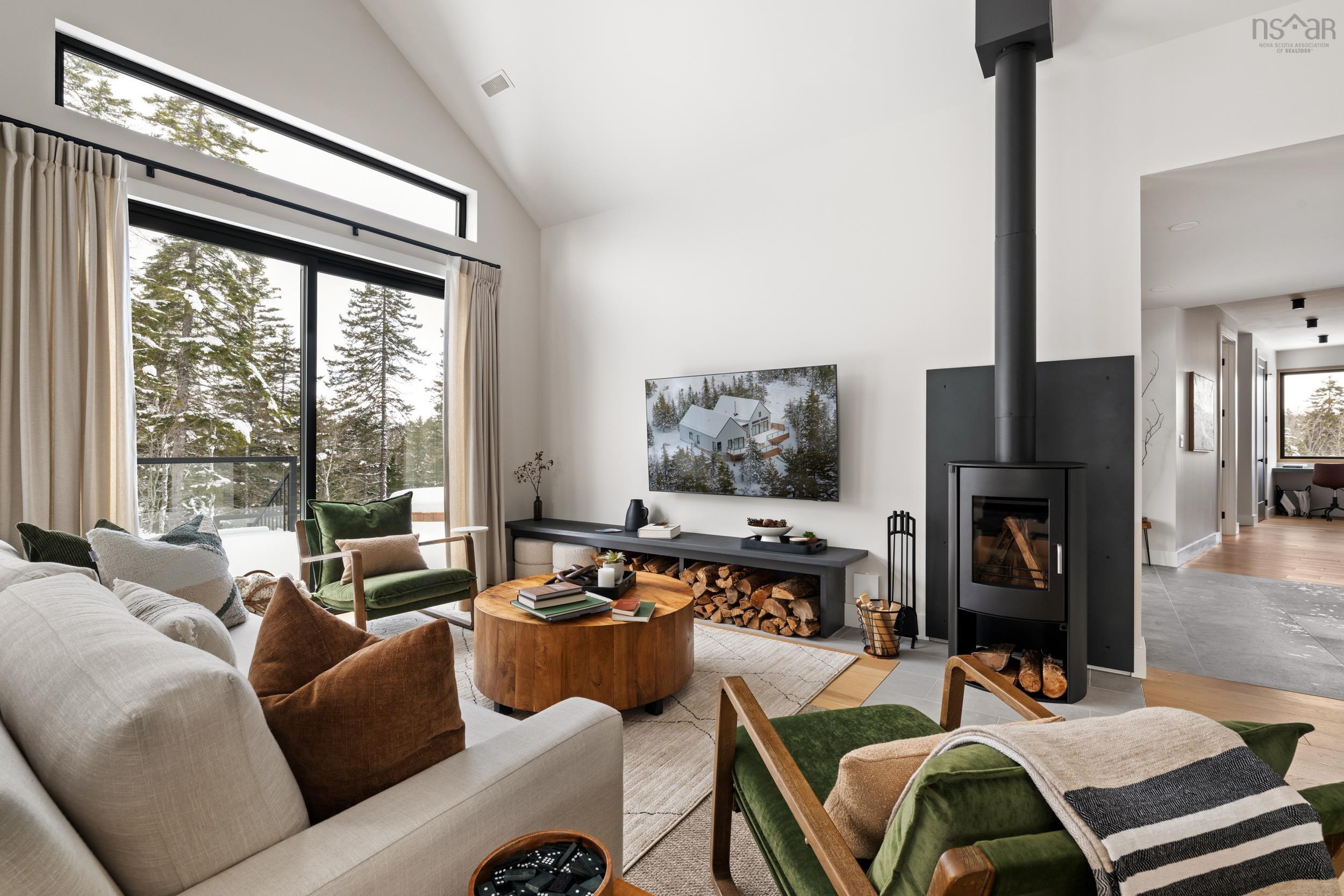 $995,000.00: 369 Meek Arm Trail, Mount Uniacke