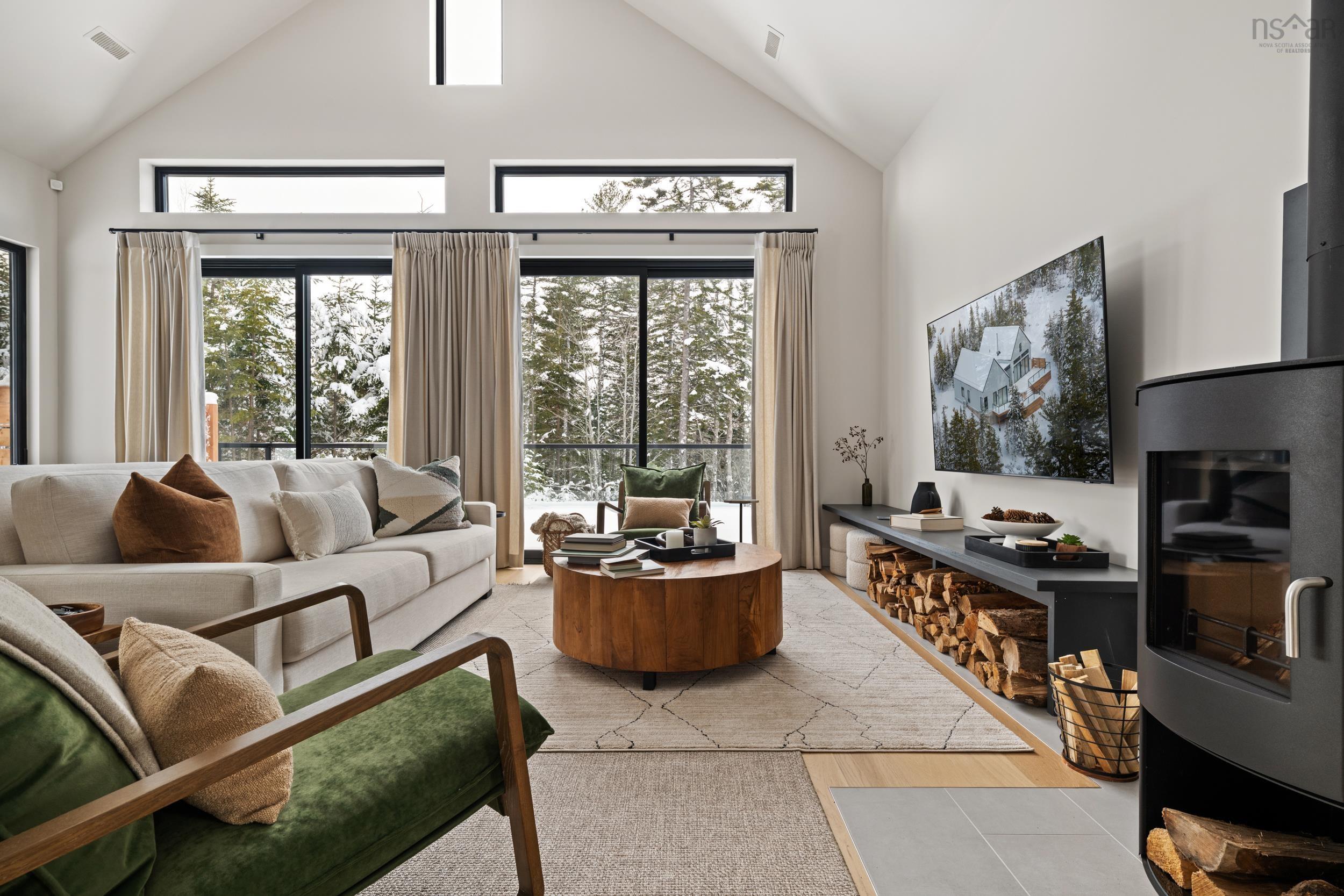 $995,000.00: 369 Meek Arm Trail, Mount Uniacke