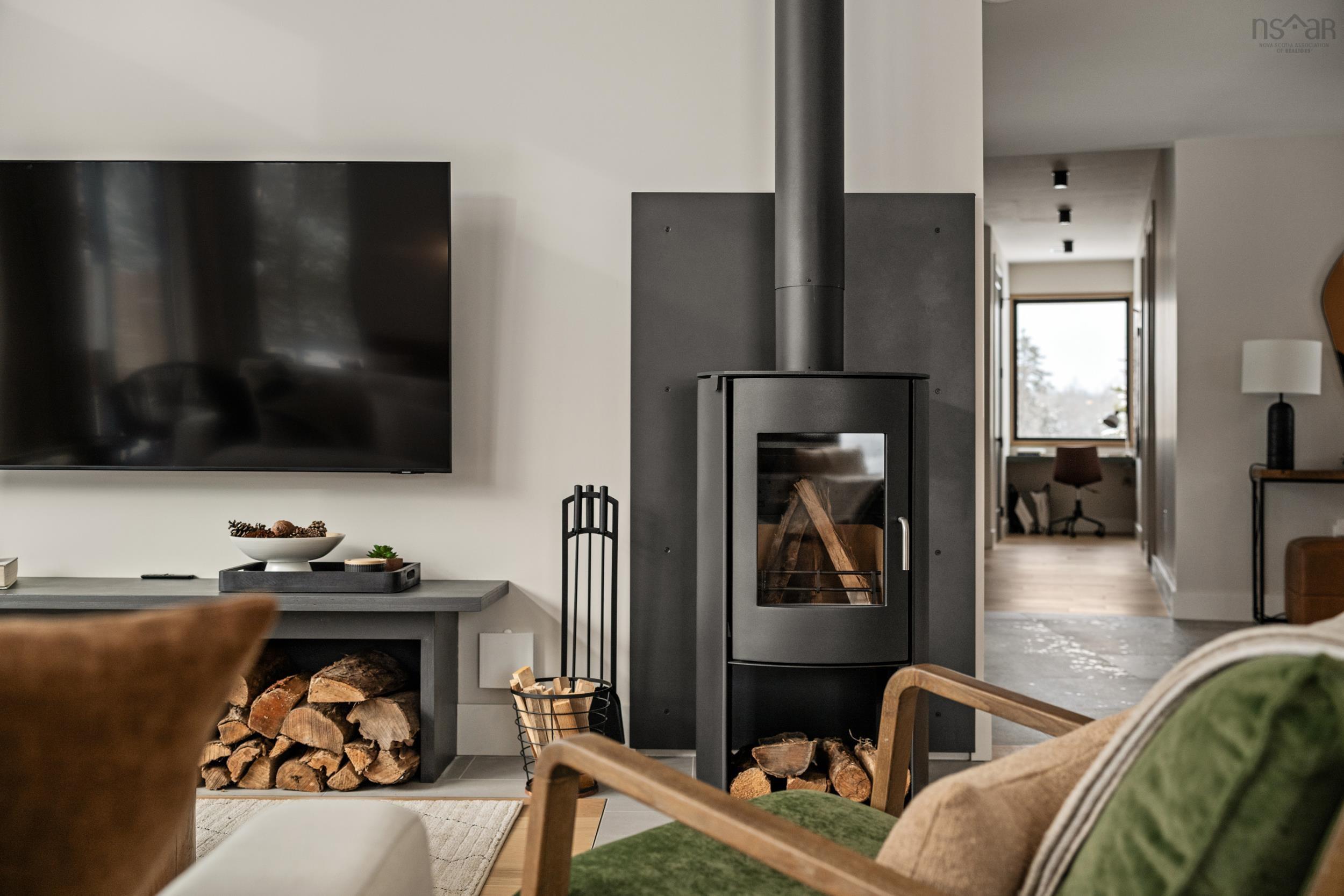 $995,000.00: 369 Meek Arm Trail, Mount Uniacke